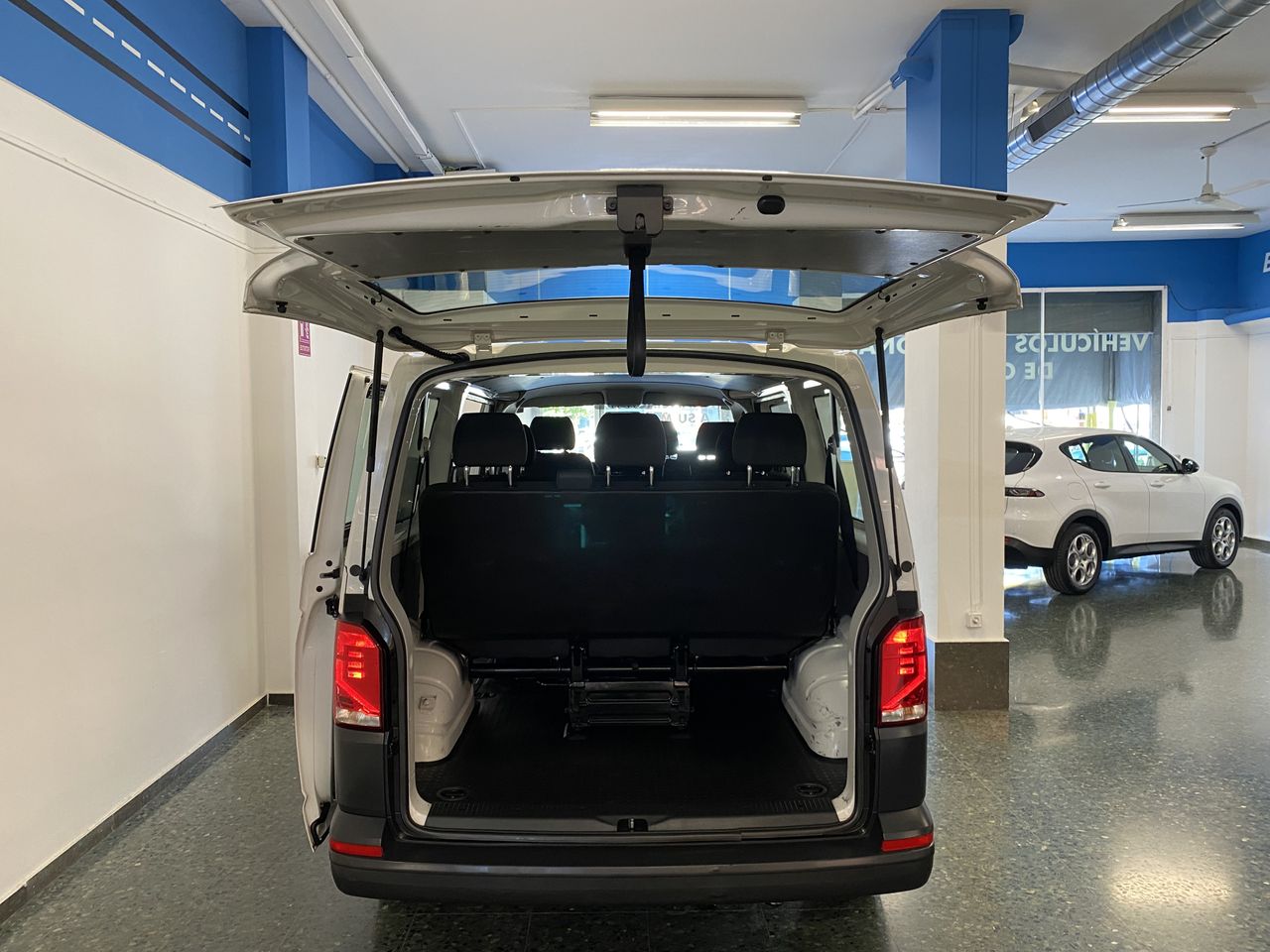 Volkswagen Transporter 2.0 TDI KOMBI 9 PLAZAS  - Foto 9