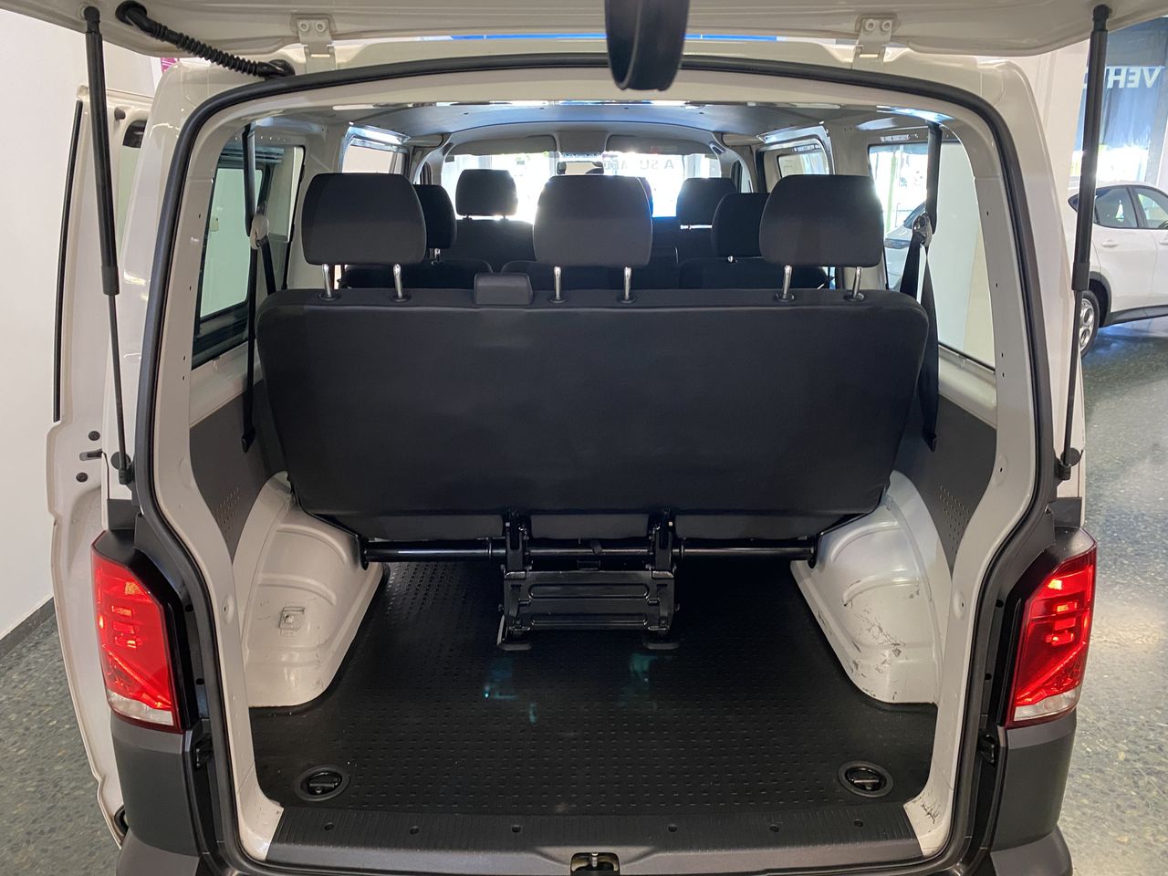 Volkswagen Transporter 2.0 TDI KOMBI 9 PLAZAS  - Foto 10