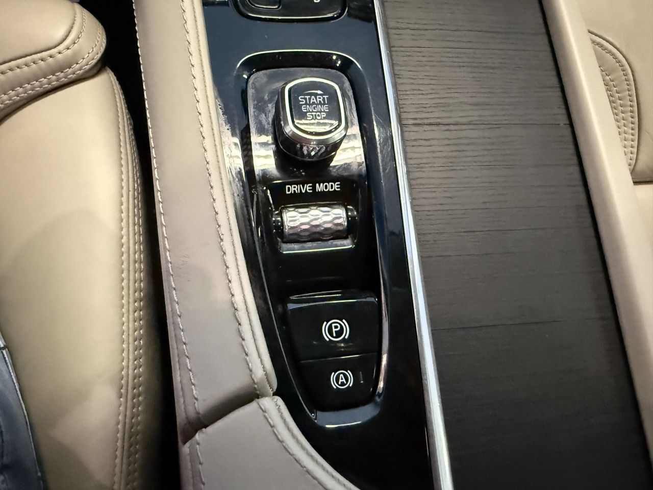 Volvo XC90 2.0 T8 INSCRIPTION PLUG-IN HYBRID AWD AUTO  - Foto 33