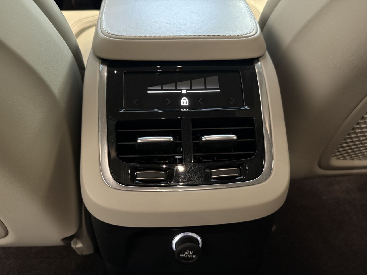 Volvo XC90 2.0 T8 INSCRIPTION PLUG-IN HYBRID AWD AUTO  - Foto 40