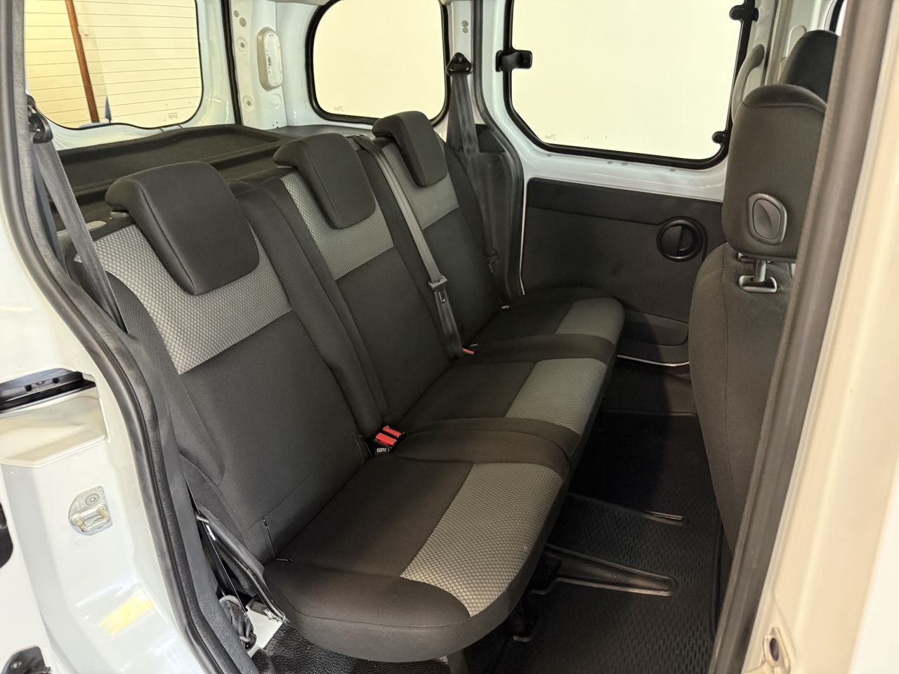 Renault Kangoo Combi 1.5 DCI 5 PLAZAS  - Foto 9