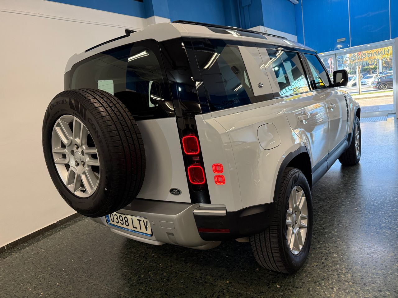 Land-Rover Defender 3.0D 110 S MHEV 200 AUTO AWD 6 PLAZAS. - Foto 4
