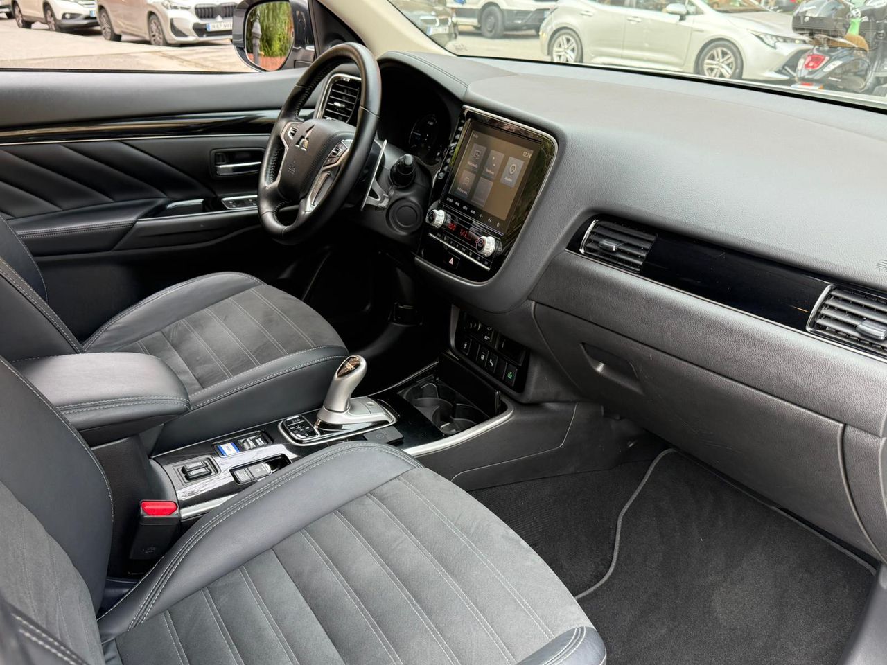 Mitsubishi Outlander 2.4 PHEV Kaiteki 4WD - Foto 13
