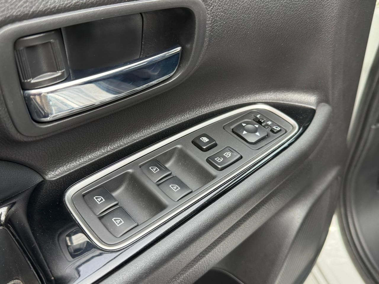 Mitsubishi Outlander 2.4 PHEV Kaiteki 4WD - Foto 24