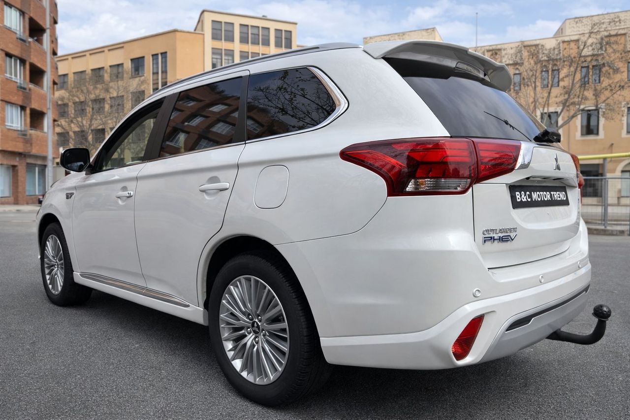 Mitsubishi Outlander 2.4 PHEV Kaiteki 4WD - Foto 7