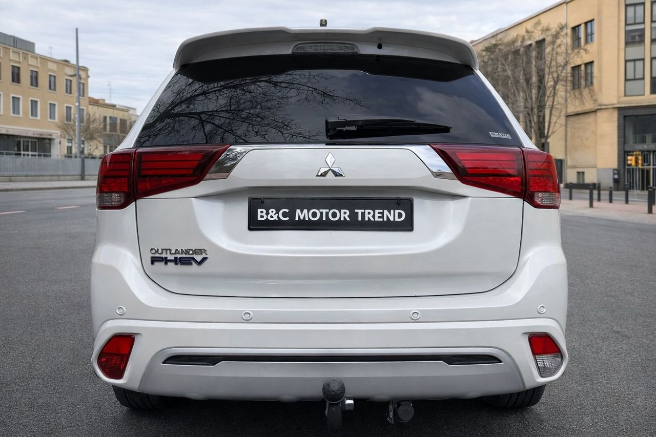 Mitsubishi Outlander 2.4 PHEV Kaiteki 4WD - Foto 8