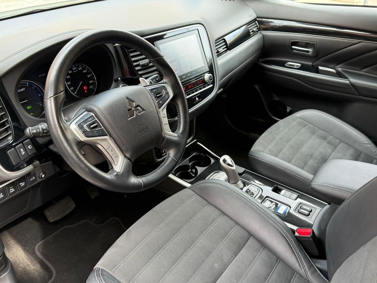 Mitsubishi Outlander 2.4 PHEV Kaiteki 4WD - Foto 11