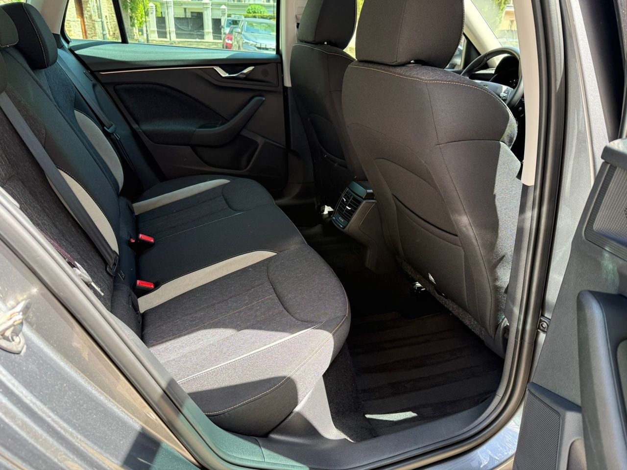 Skoda Kamiq 1.5 TSI DSG 150CV Style 2023 de segunda mano en Barcelona