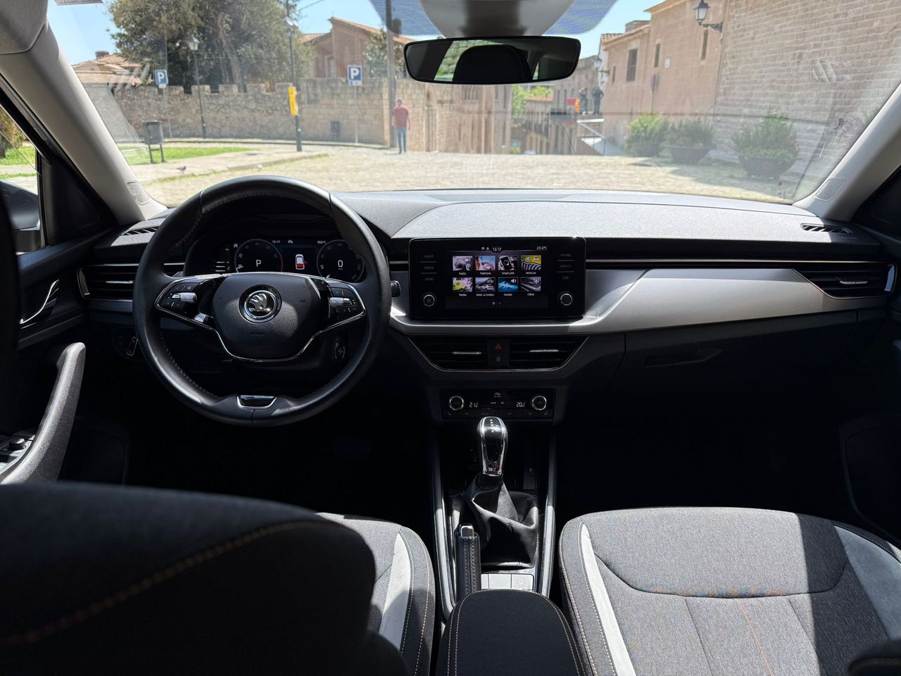 Skoda Kamiq 1.5 TSI DSG 150CV Style 2023 de segunda mano en Barcelona