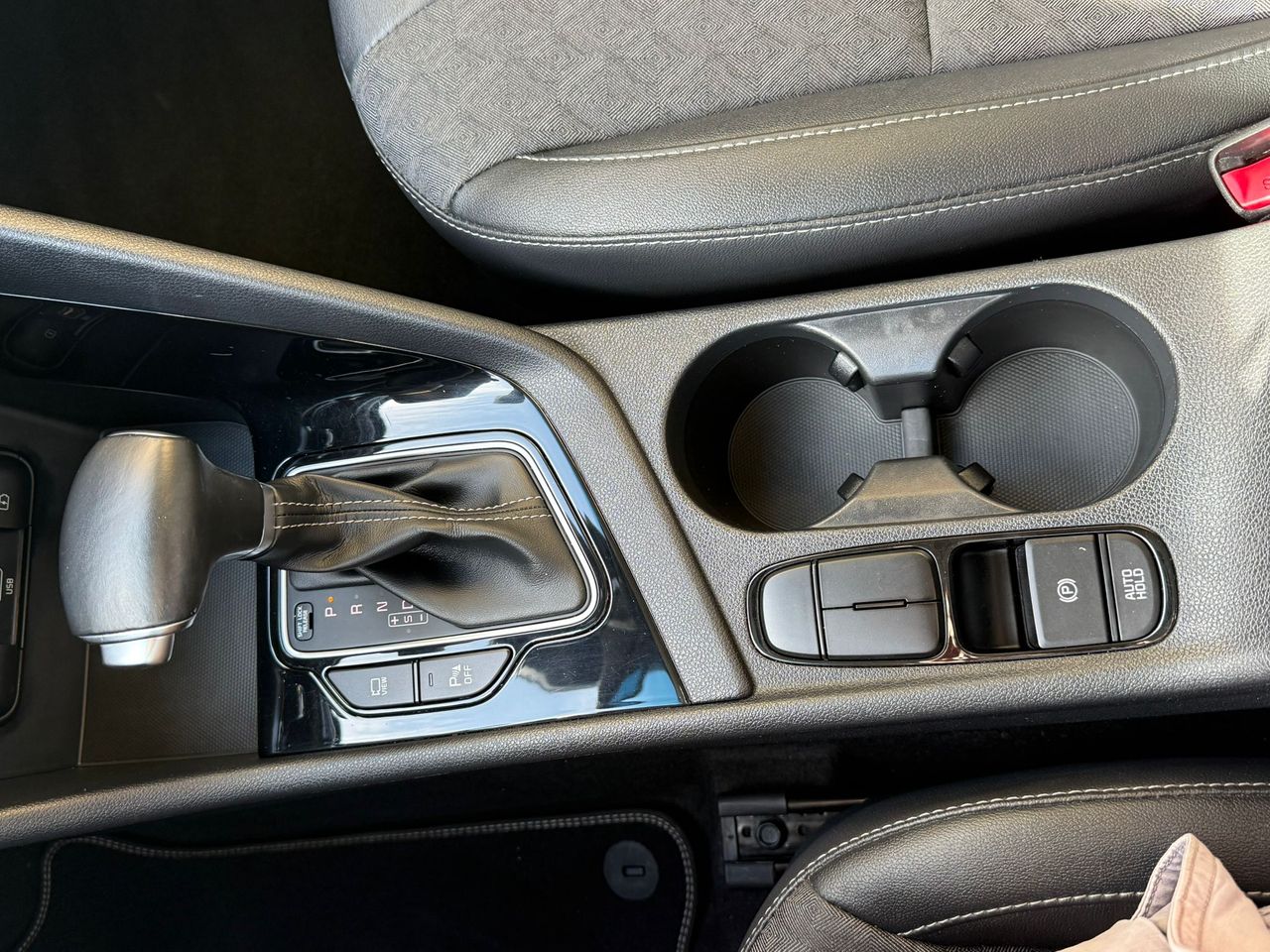 Kia Niro 1.6 GDI HEV Drive 141CV 2022 de segunda mano en Barcelona