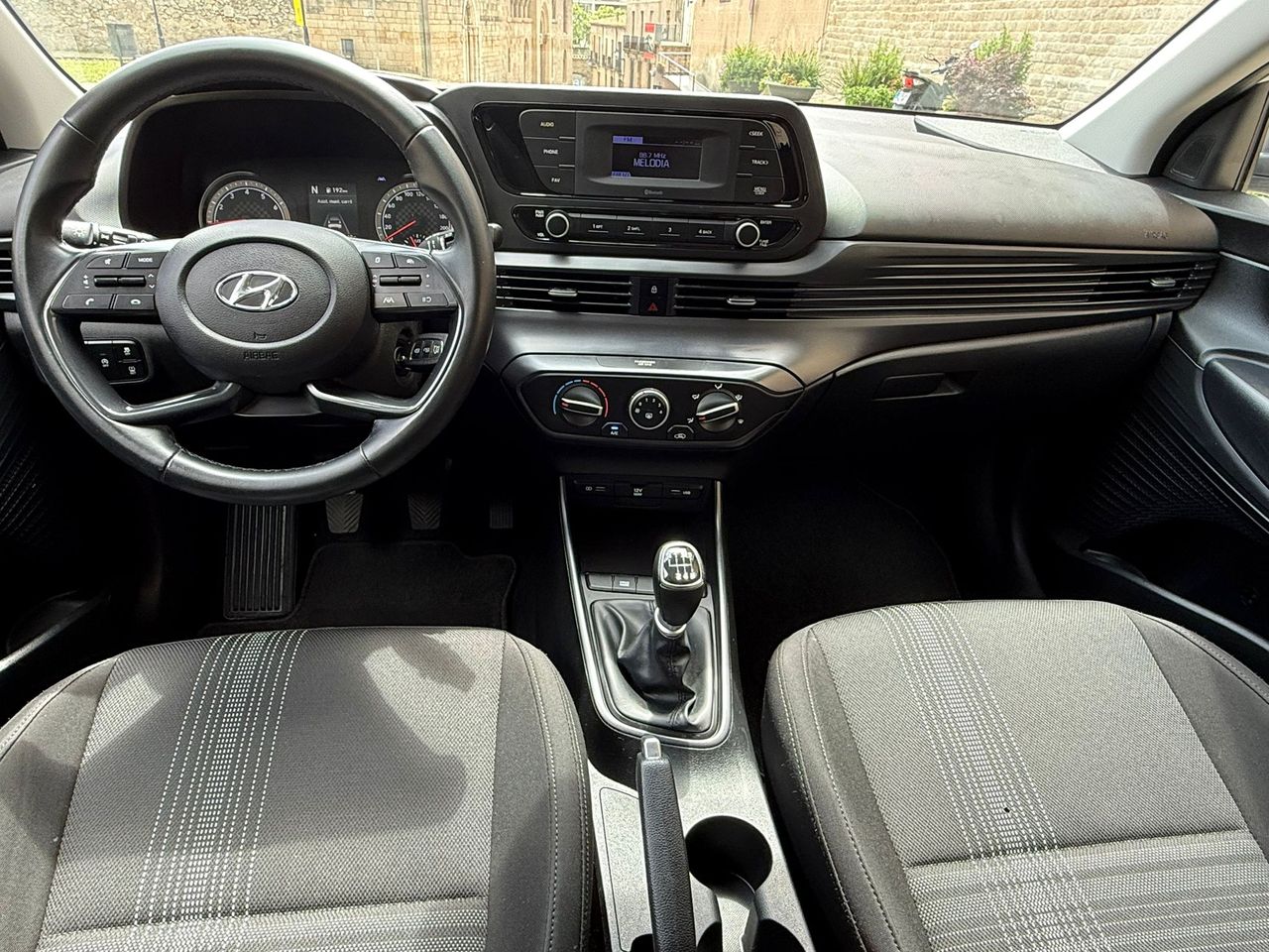 Hyundai i20 1.0 T-GDi 100CV 48V Essence 2021 de segunda mano en Barcelona