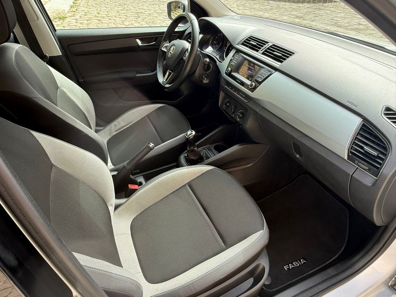 Skoda Fabia 1.0 MPI 75cv 2017 de segunda mano en Barcelona