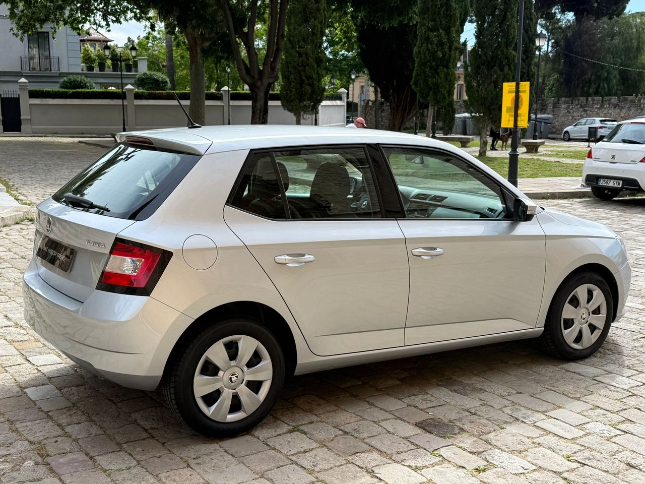 Skoda Fabia 1.0 MPI 75cv 2017 de segunda mano en Barcelona
