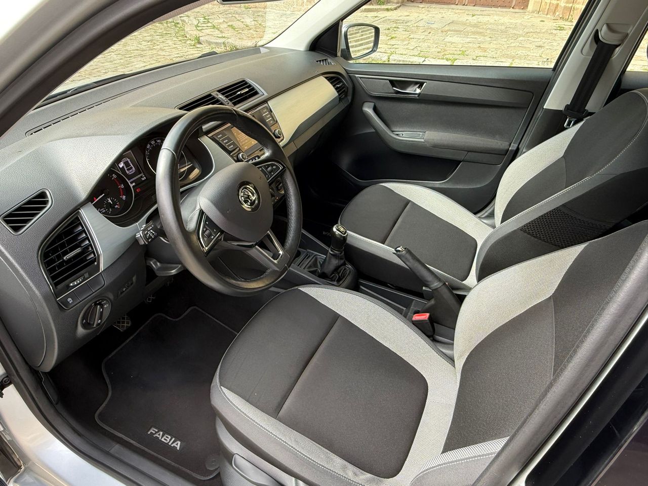 Skoda Fabia 1.0 MPI 75cv 2017 de segunda mano en Barcelona