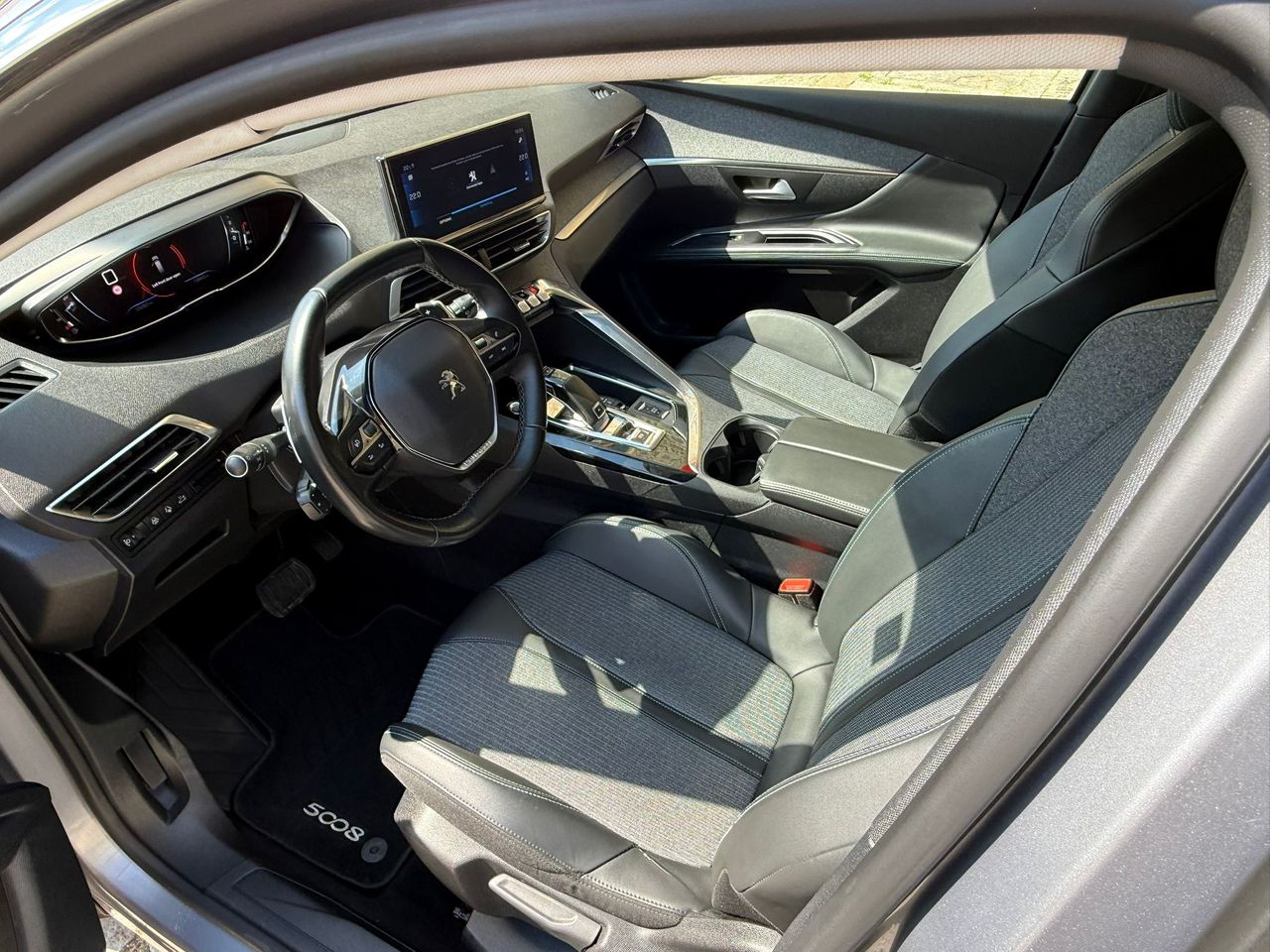 Peugeot 5008 1.5 BlueHDi 130CV EAT8 Allure Pack 2021 de segunda mano en Barcelona