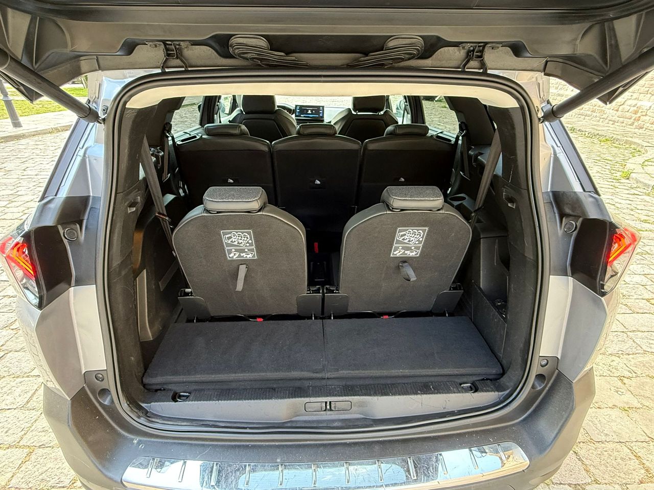 Peugeot 5008 1.5 BlueHDi 130CV EAT8 Allure Pack 2021 de segunda mano en Barcelona