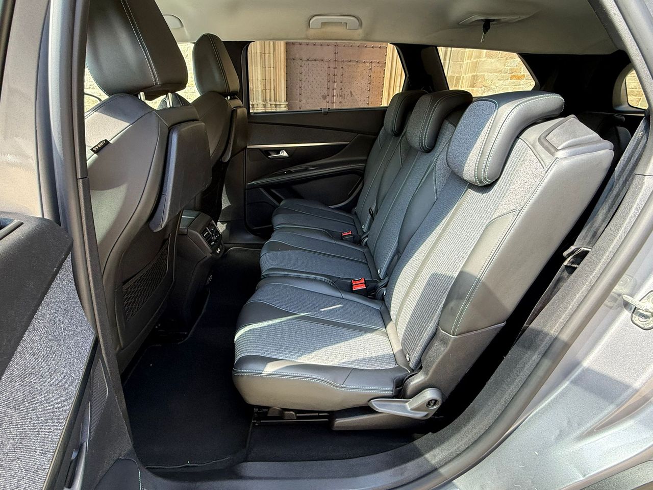 Peugeot 5008 1.5 BlueHDi 130CV EAT8 Allure Pack 2021 de segunda mano en Barcelona