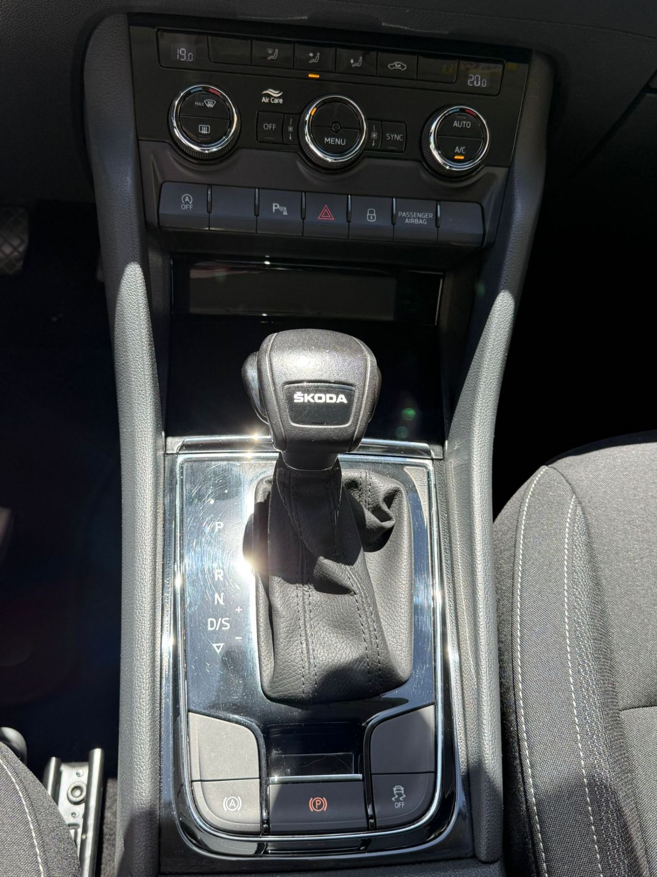Skoda Karoq Karoq Ambition 1.5 TSI 110 kW 2023 de segunda mano en Barcelona