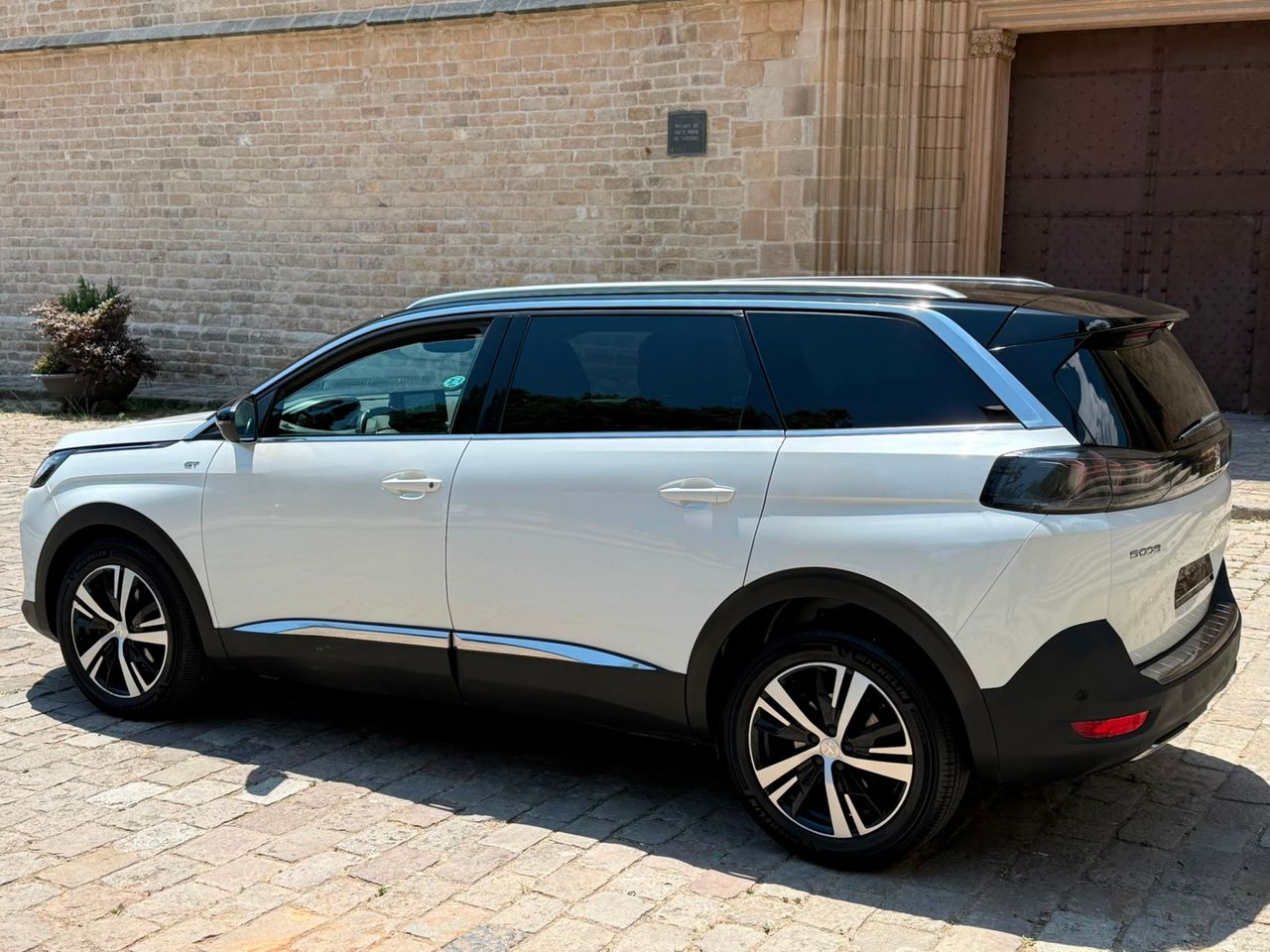 Peugeot 5008 GT Pack BlueHDi 130 S&S EAT8 2022 de segunda mano en Barcelona