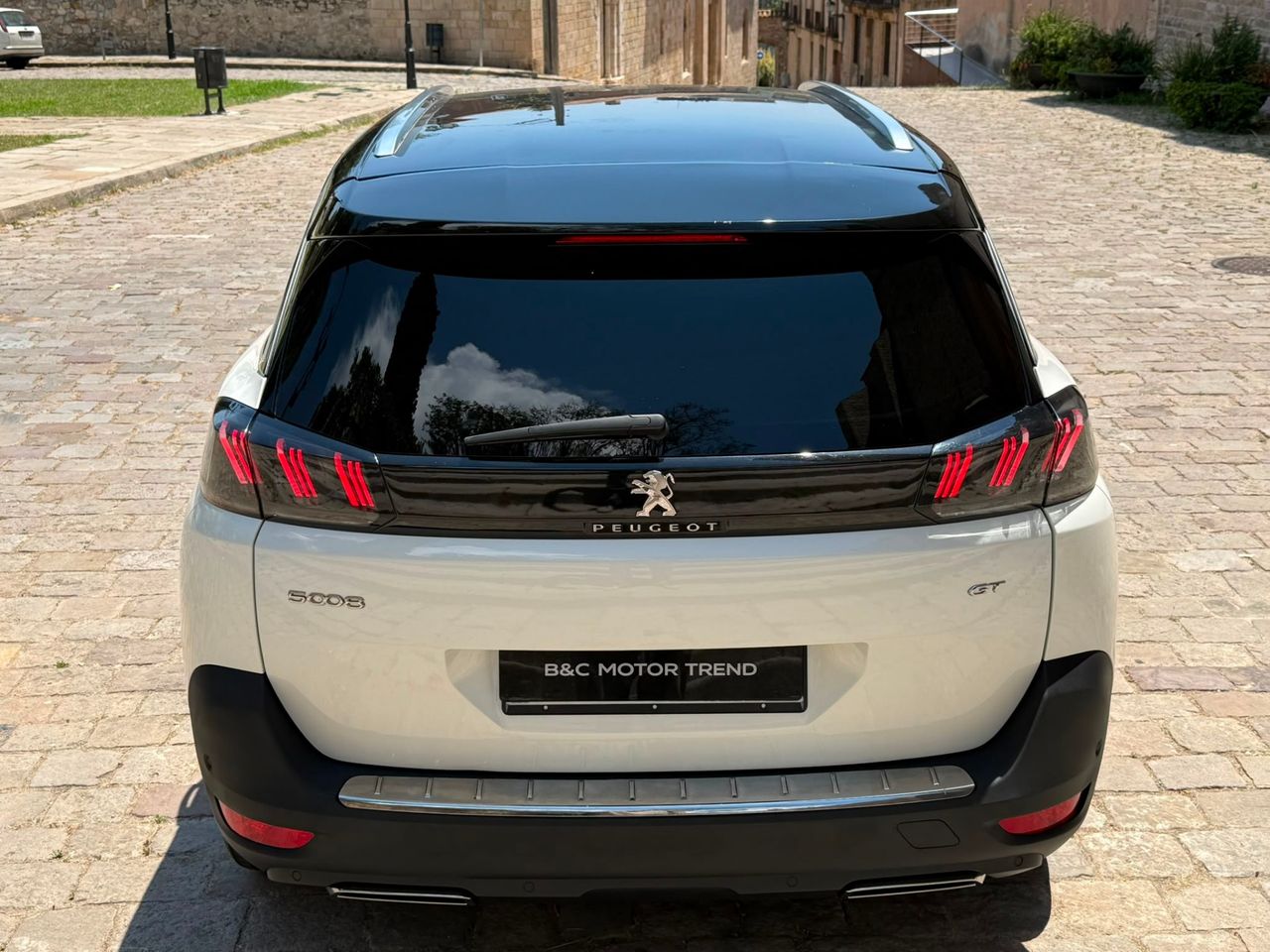 Peugeot 5008 GT Pack BlueHDi 130 S&S EAT8 2022 de segunda mano en Barcelona