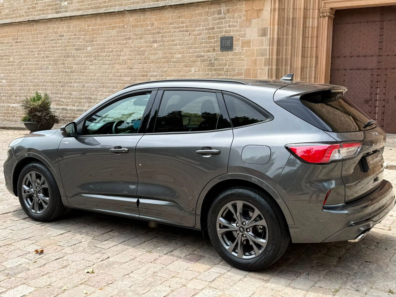 Ford Kuga ST-Line 2.0 EcoBlue 88 kW 2023 de segunda mano en Barcelona