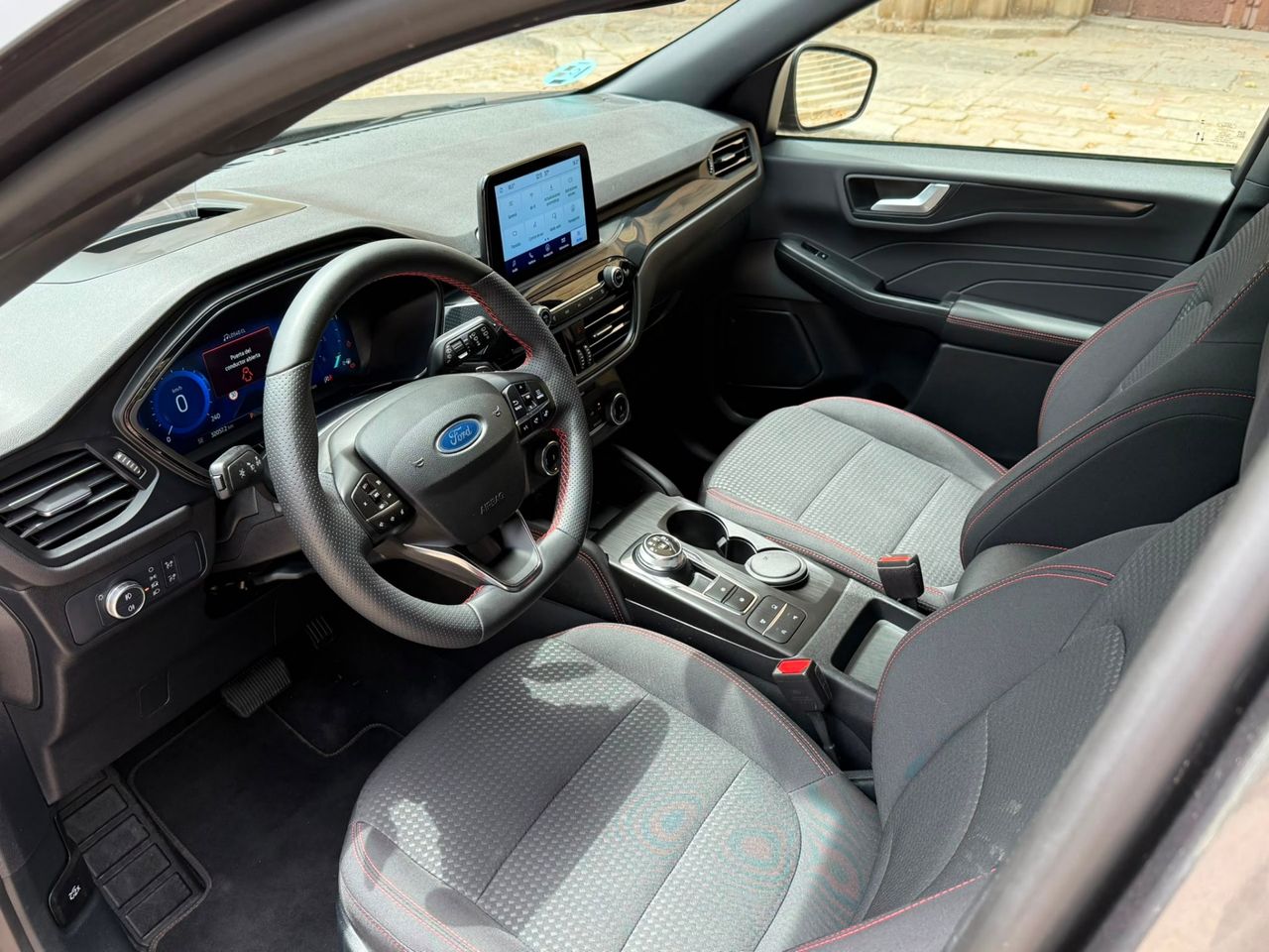 Ford Kuga ST-Line 2.0 EcoBlue 88 kW 2023 de segunda mano en Barcelona