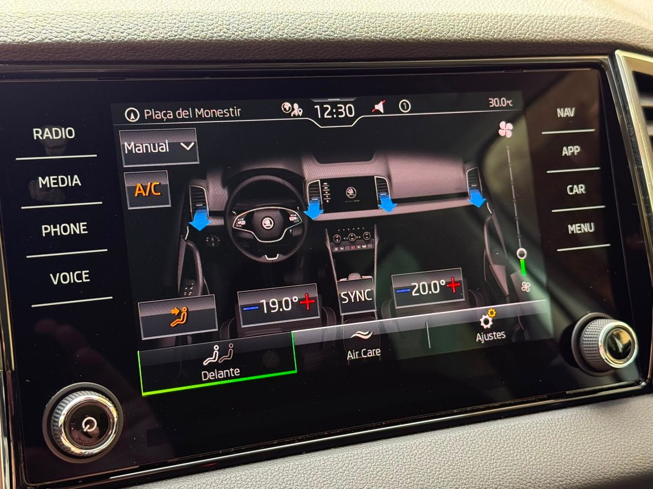 Skoda Karoq Ambition 2.0 TDI 110 kW 2022 de segunda mano en Barcelona