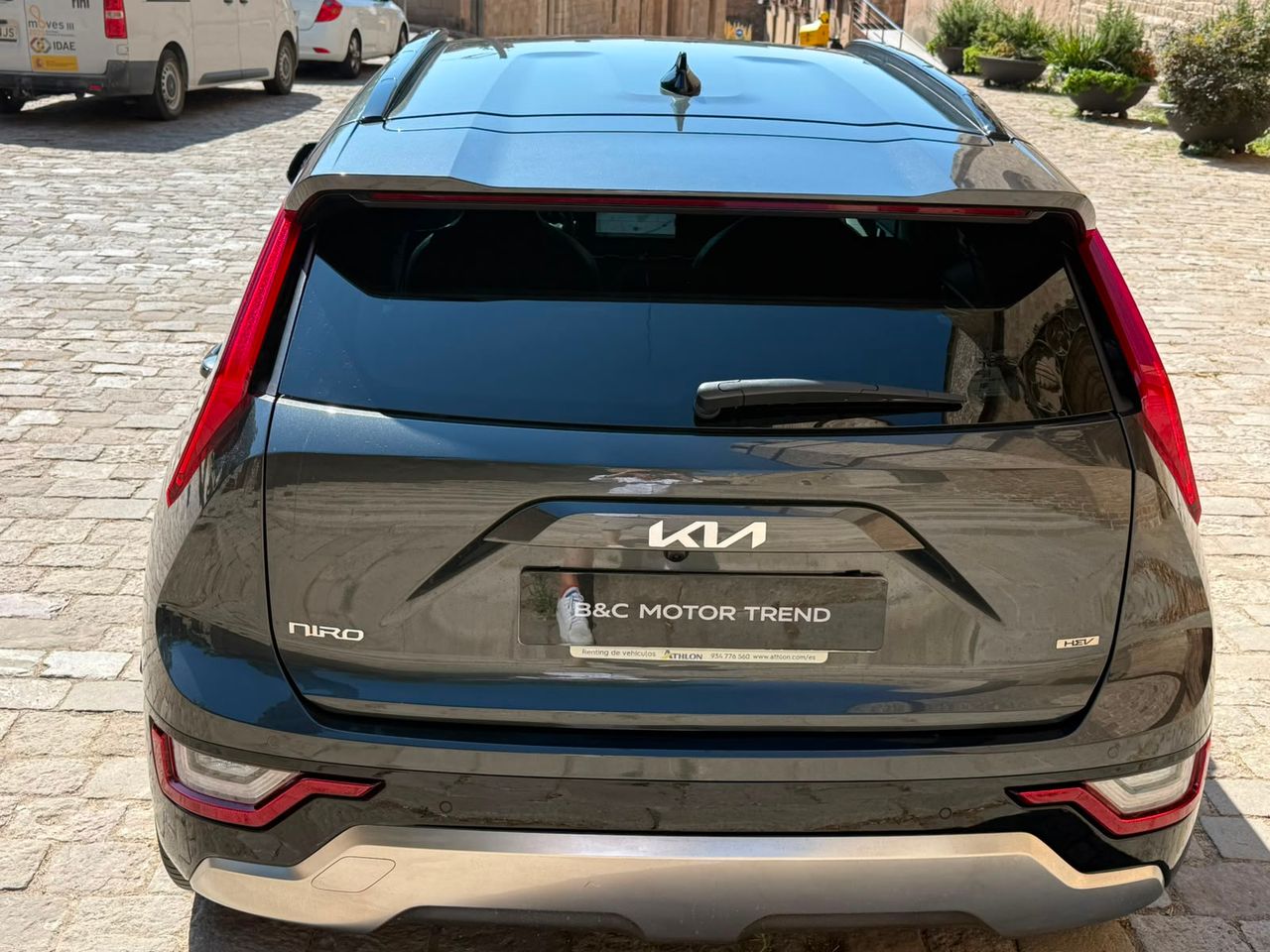 Kia Niro 1.6 GDi HEV 141 CV Emotion 2023 de segunda mano en Barcelona