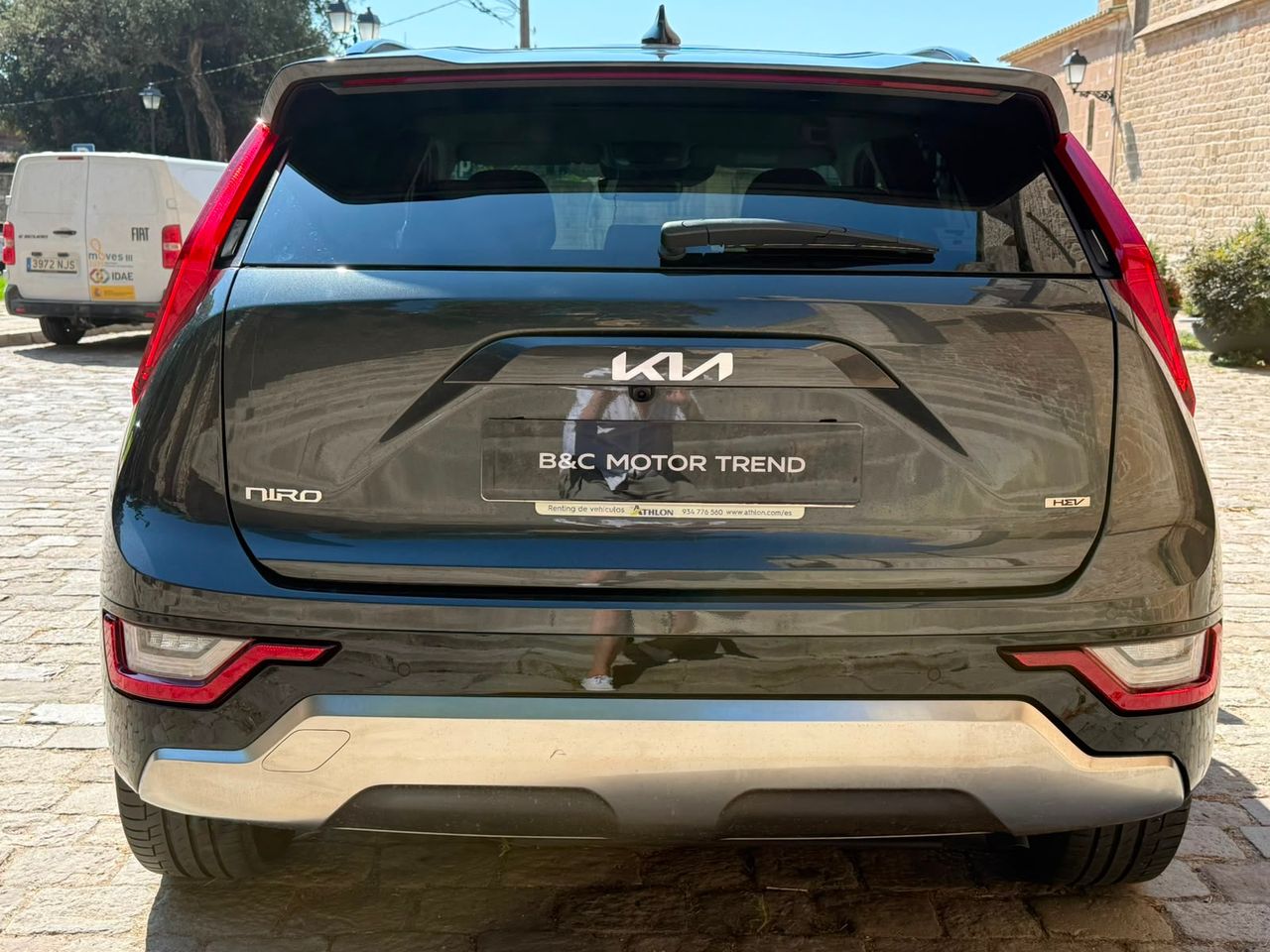 Kia Niro 1.6 GDi HEV 141 CV Emotion 2023 de segunda mano en Barcelona