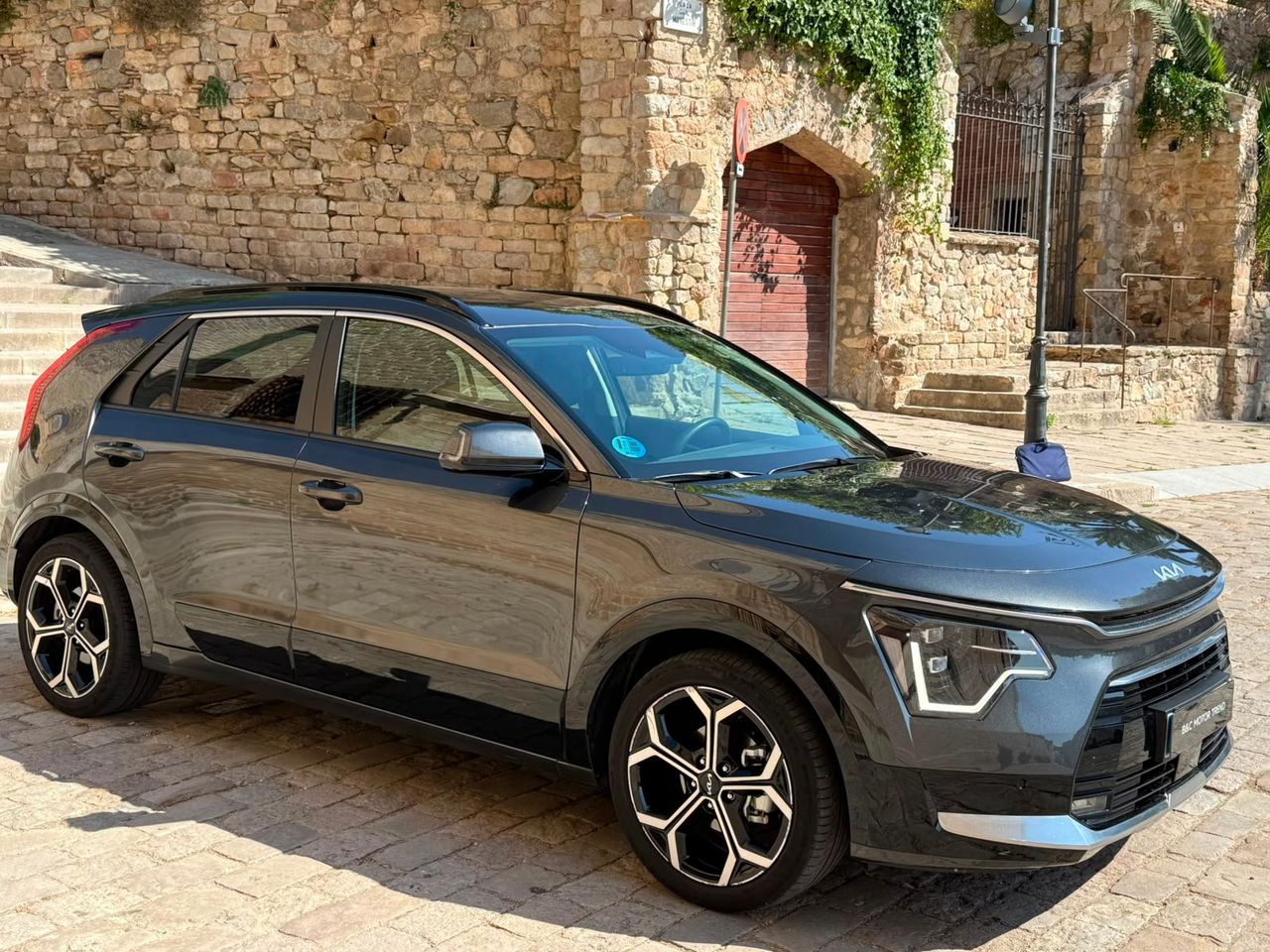 Kia Niro 1.6 GDi HEV 141 CV Emotion 2023 de segunda mano en Barcelona