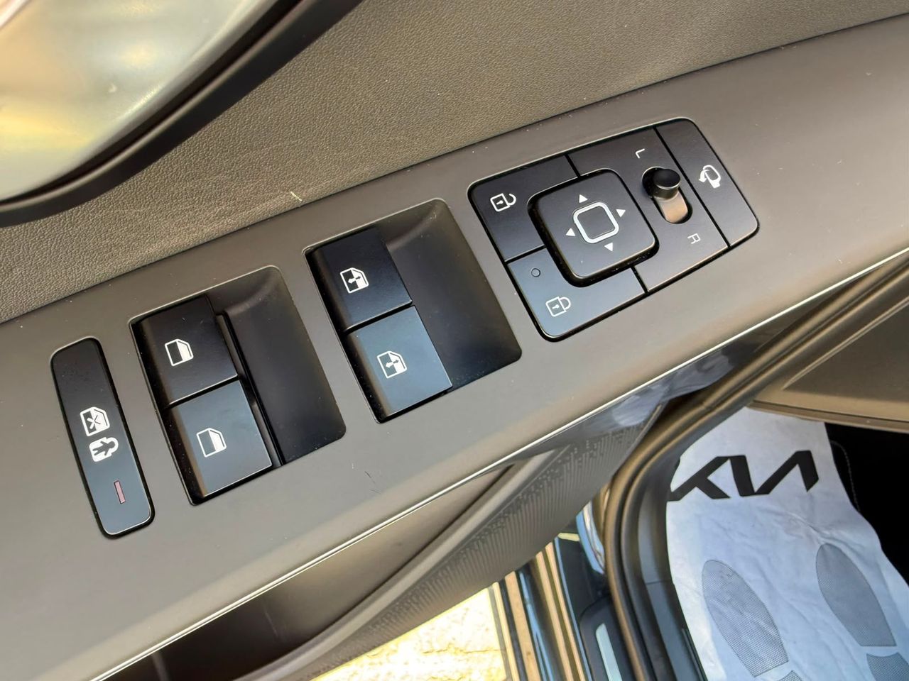 Kia Niro 1.6 GDi HEV 141 CV Emotion 2023 de segunda mano en Barcelona