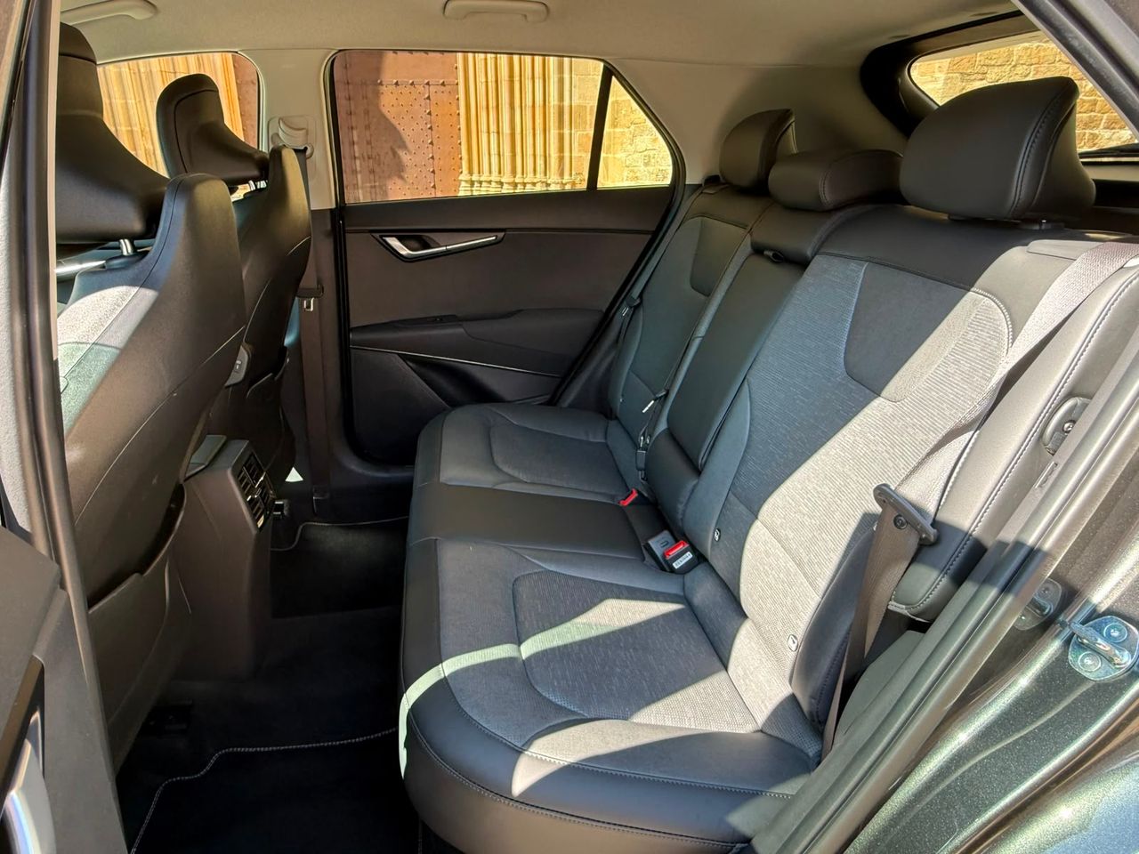 Kia Niro 1.6 GDi HEV 141 CV Emotion 2023 de segunda mano en Barcelona