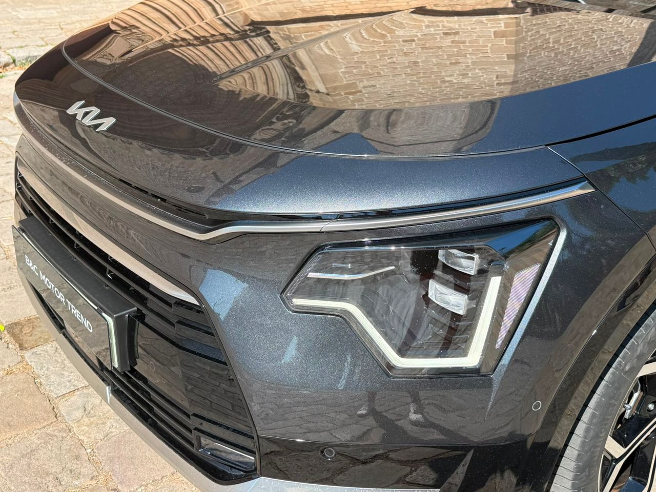 Kia Niro 1.6 GDi HEV 141 CV Emotion 2023 de segunda mano en Barcelona
