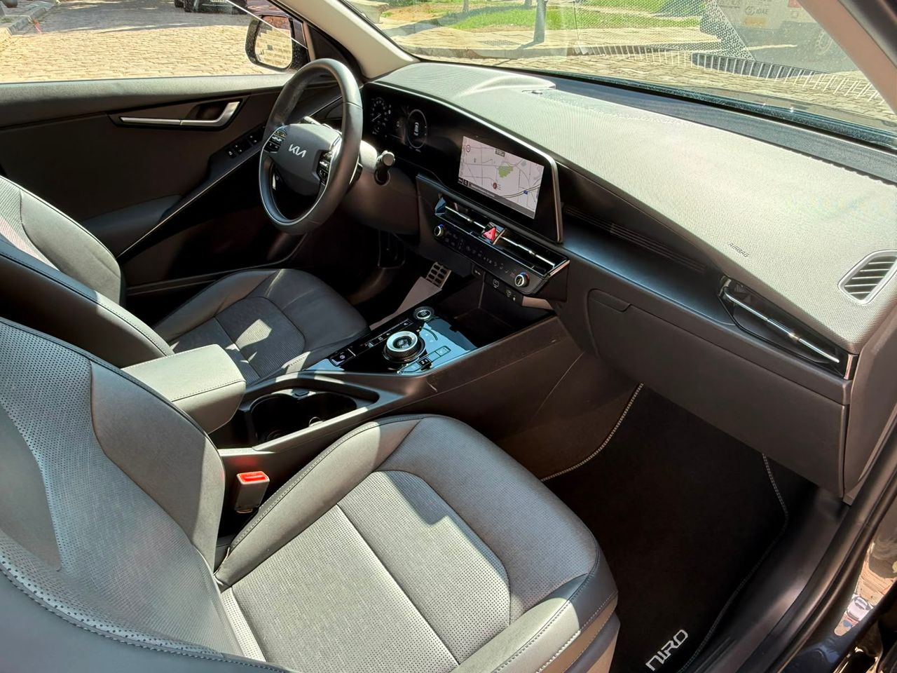 Kia Niro 1.6 GDi HEV 141 CV Emotion 2023 de segunda mano en Barcelona