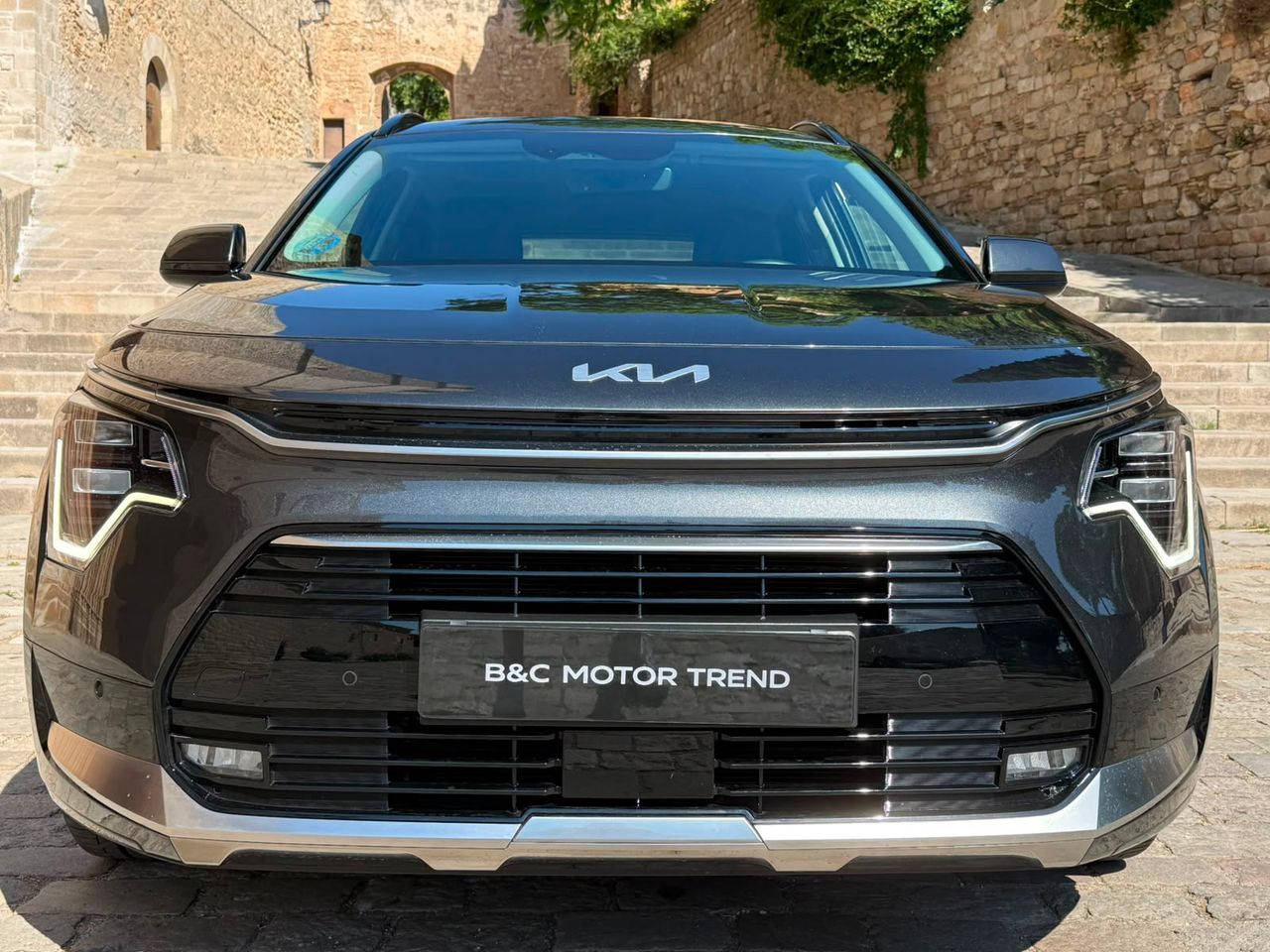 Kia Niro 1.6 GDi HEV 141 CV Emotion 2023 de segunda mano en Barcelona