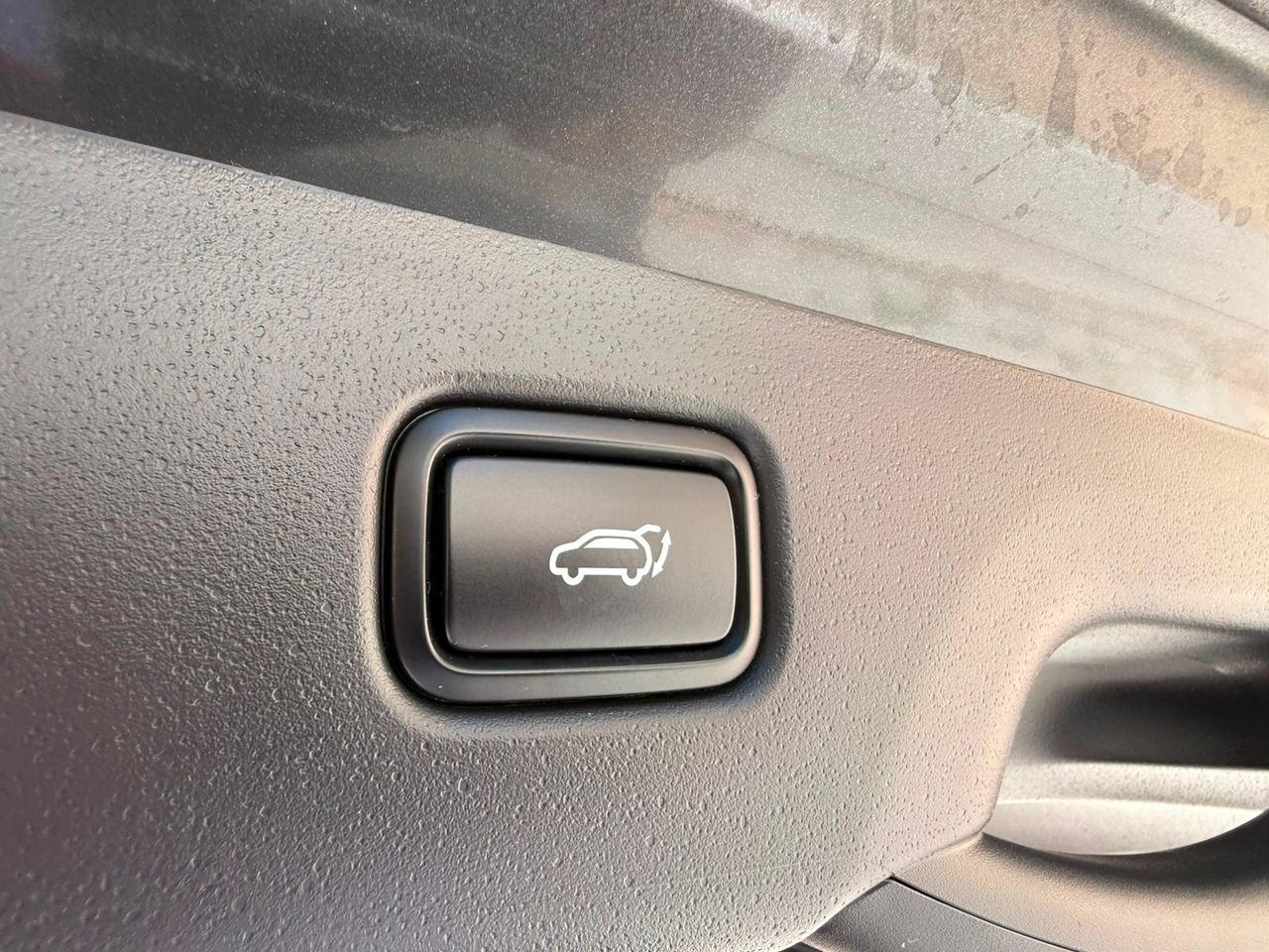 Kia Niro 1.6 GDi HEV 141 CV Emotion 2023 de segunda mano en Barcelona