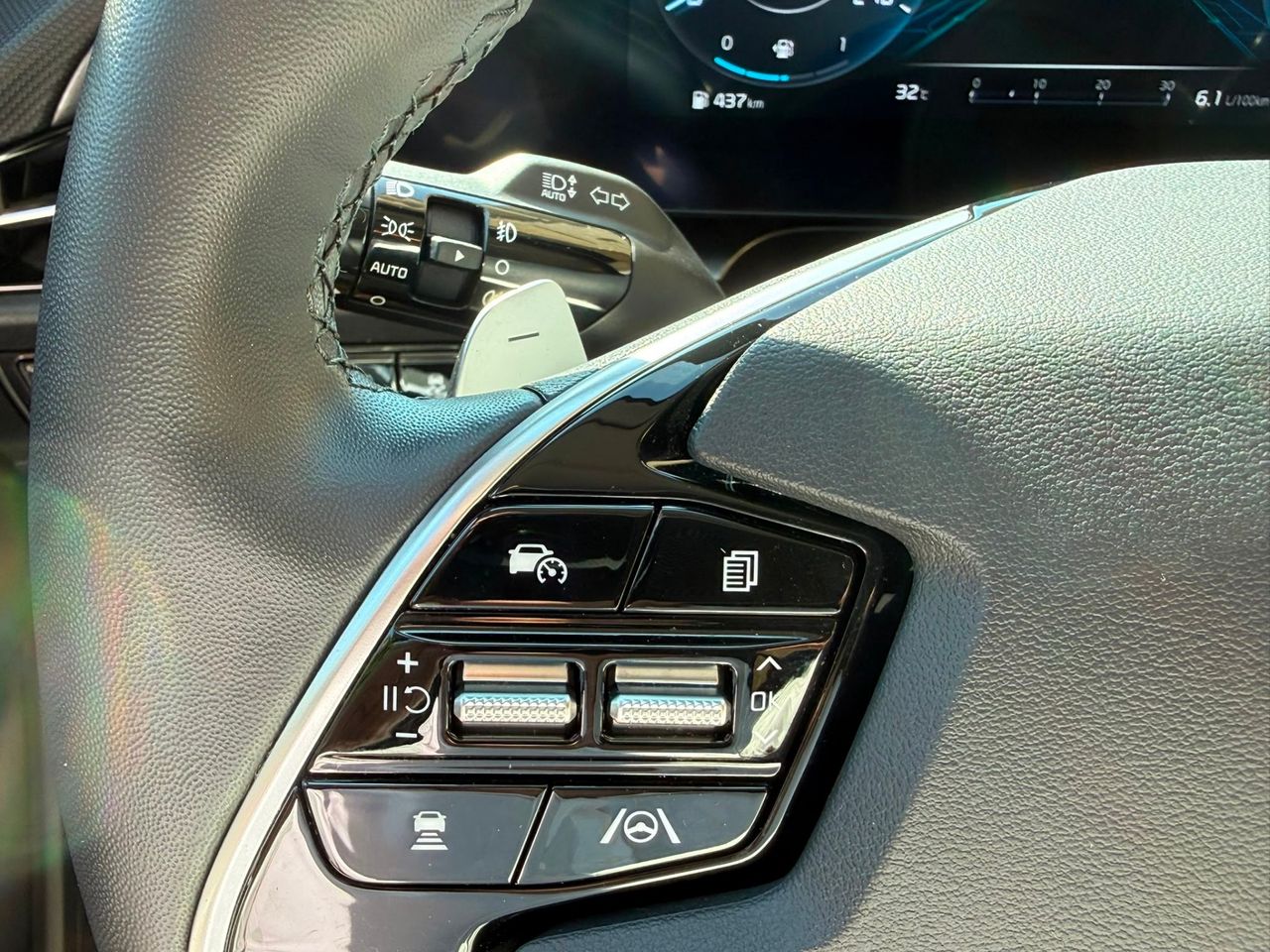 Kia Niro 1.6 GDi HEV 141 CV Emotion 2023 de segunda mano en Barcelona