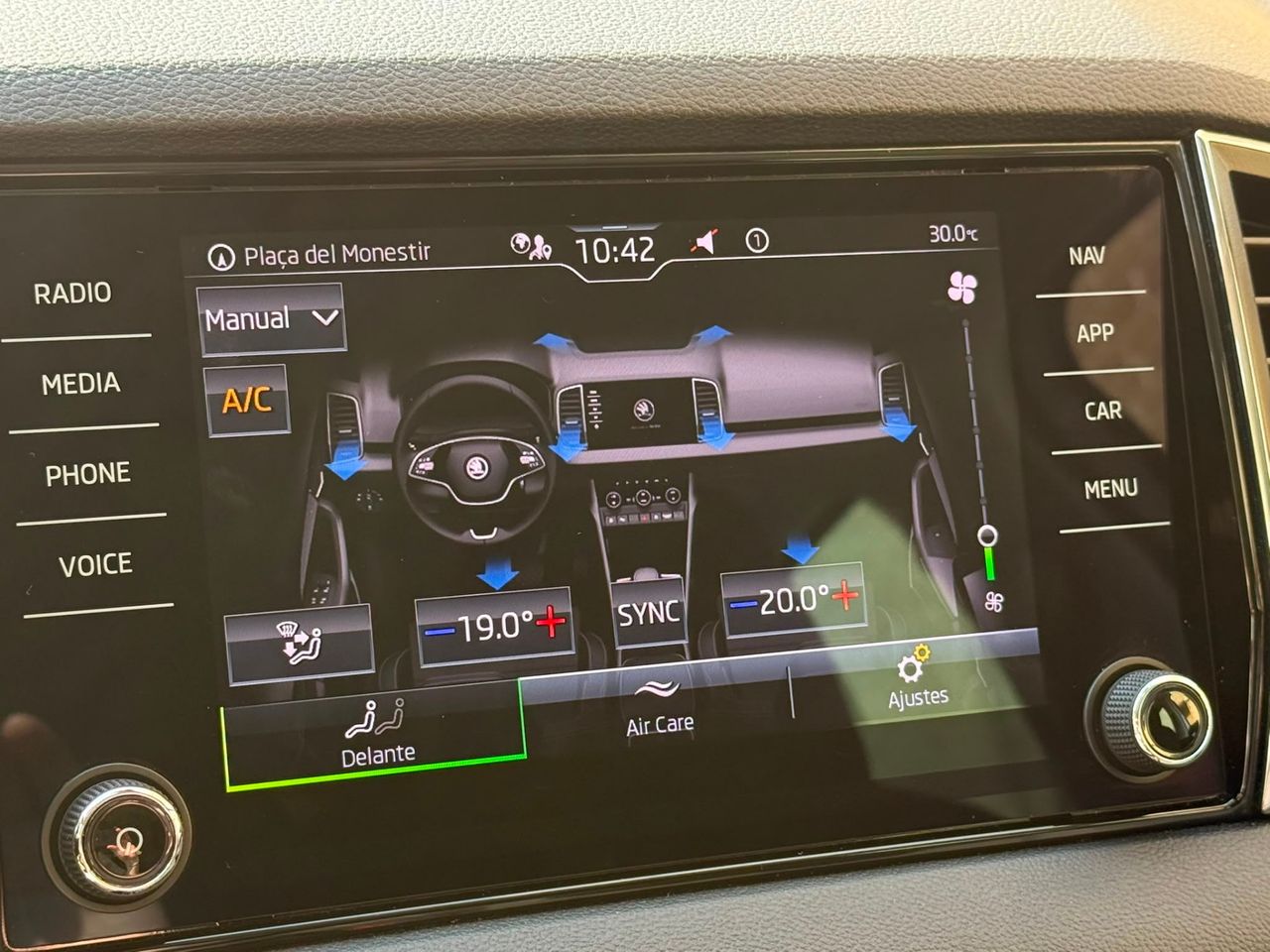 Skoda Karoq Ambition 2.0 TDI 110 kW 2022 de segunda mano en Barcelona
