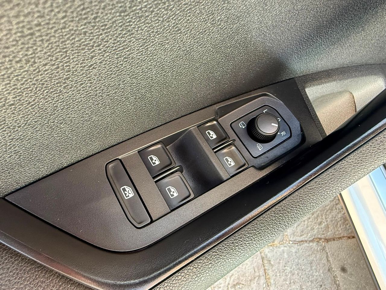 Skoda Karoq Ambition 2.0 TDI 110 kW 2022 de segunda mano en Barcelona