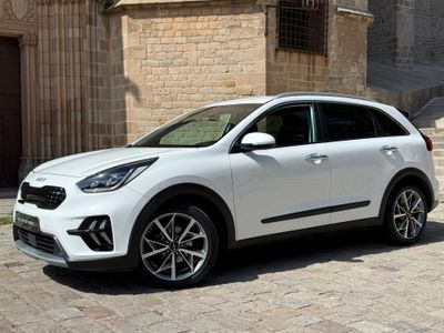 Kia Niro  1.6 GDi HEV 141 CV Emotion  2022 - de segunda mano en Barcelona