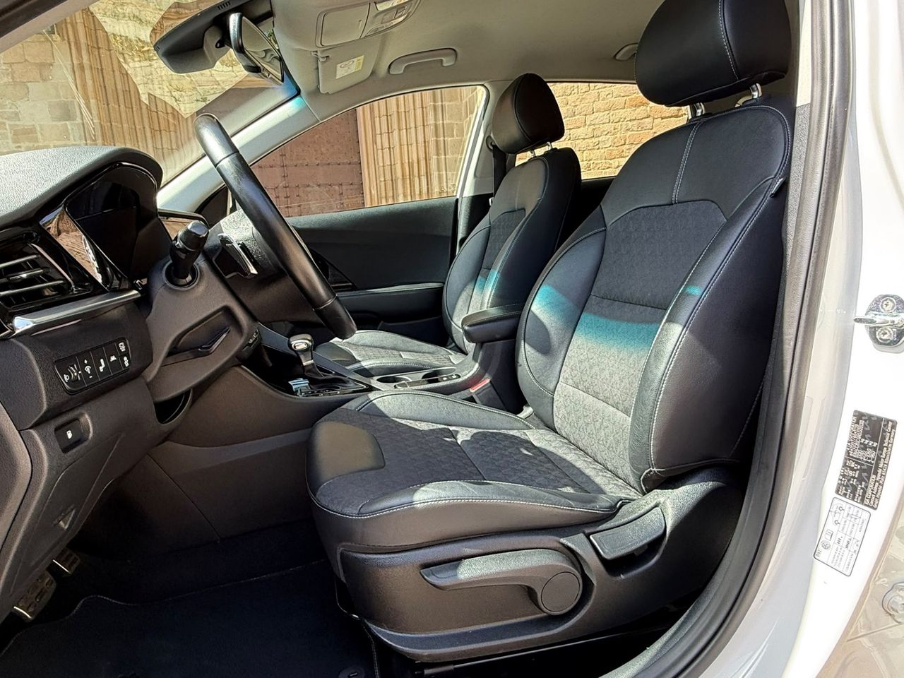 Kia Niro 1.6 GDi HEV 141 CV Emotion 2022 de segunda mano en Barcelona