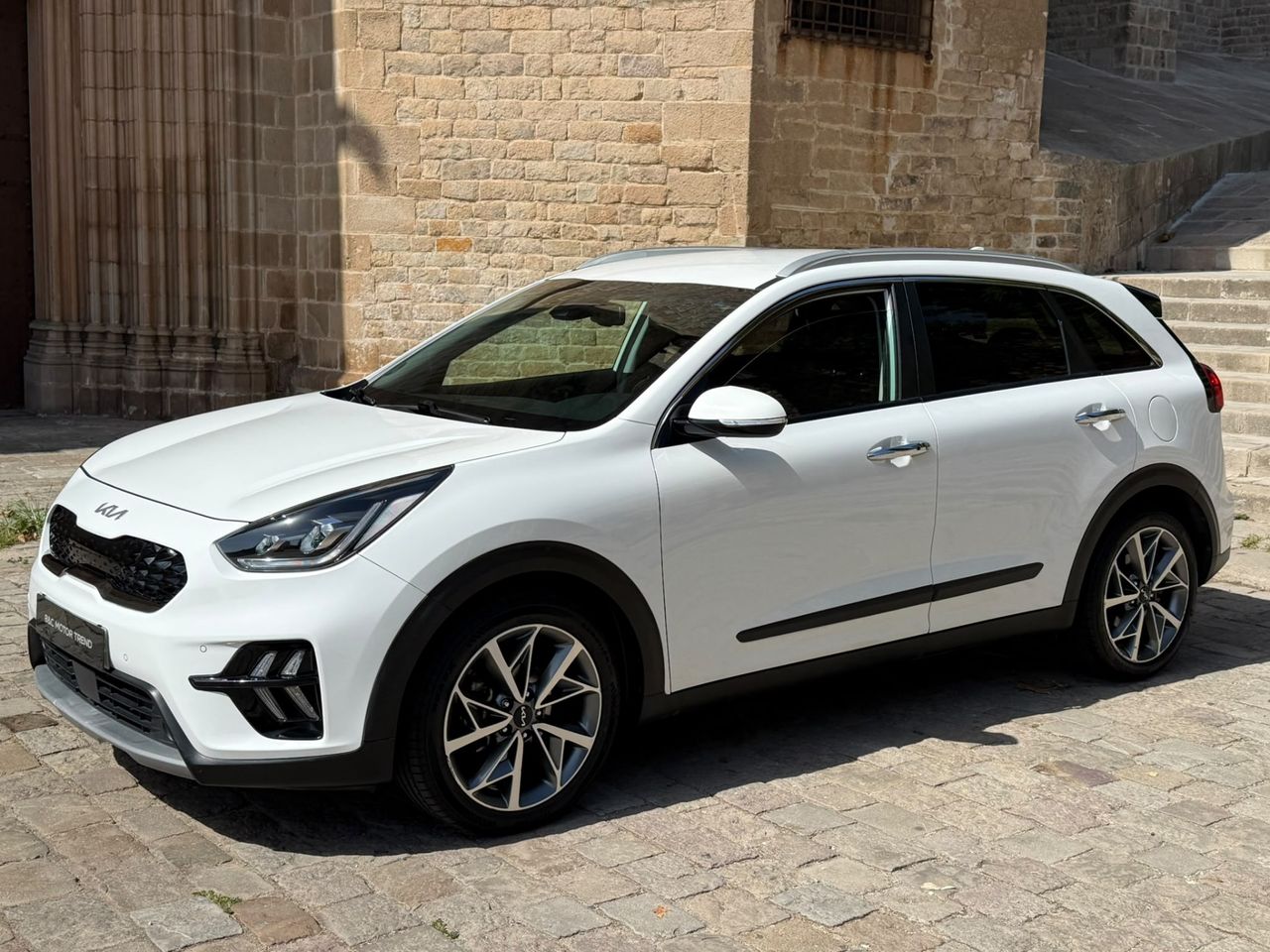 Kia Niro 1.6 GDi HEV 141 CV Emotion 2022 de segunda mano en Barcelona