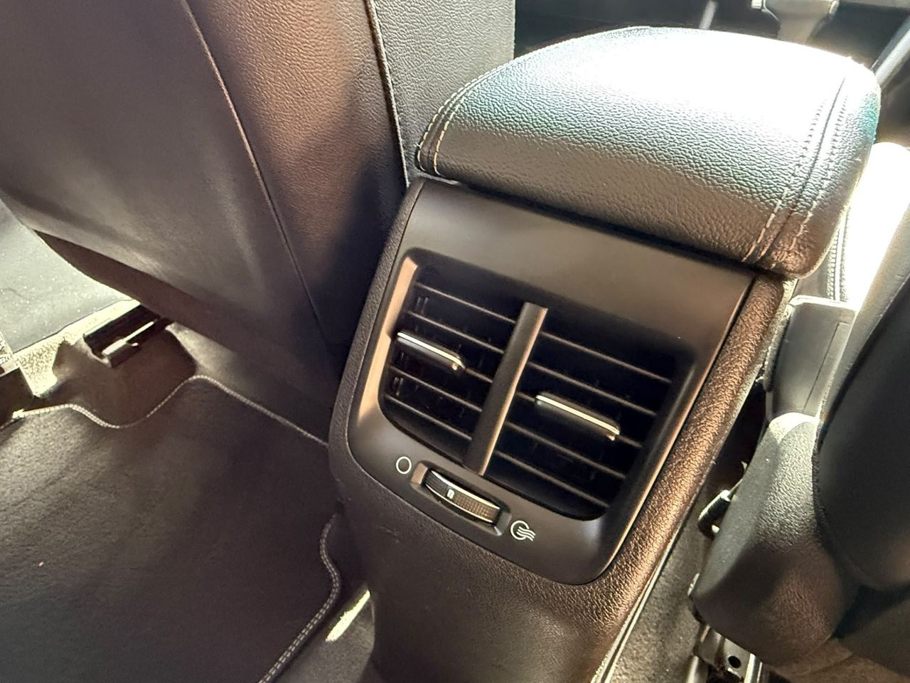 Kia Niro 1.6 GDi HEV 141 CV Emotion 2022 de segunda mano en Barcelona