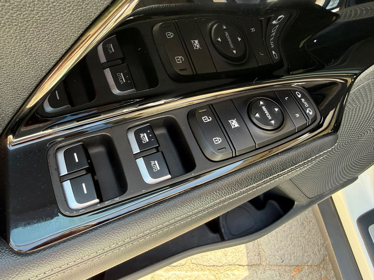 Kia Niro 1.6 GDi HEV 141 CV Emotion 2022 de segunda mano en Barcelona