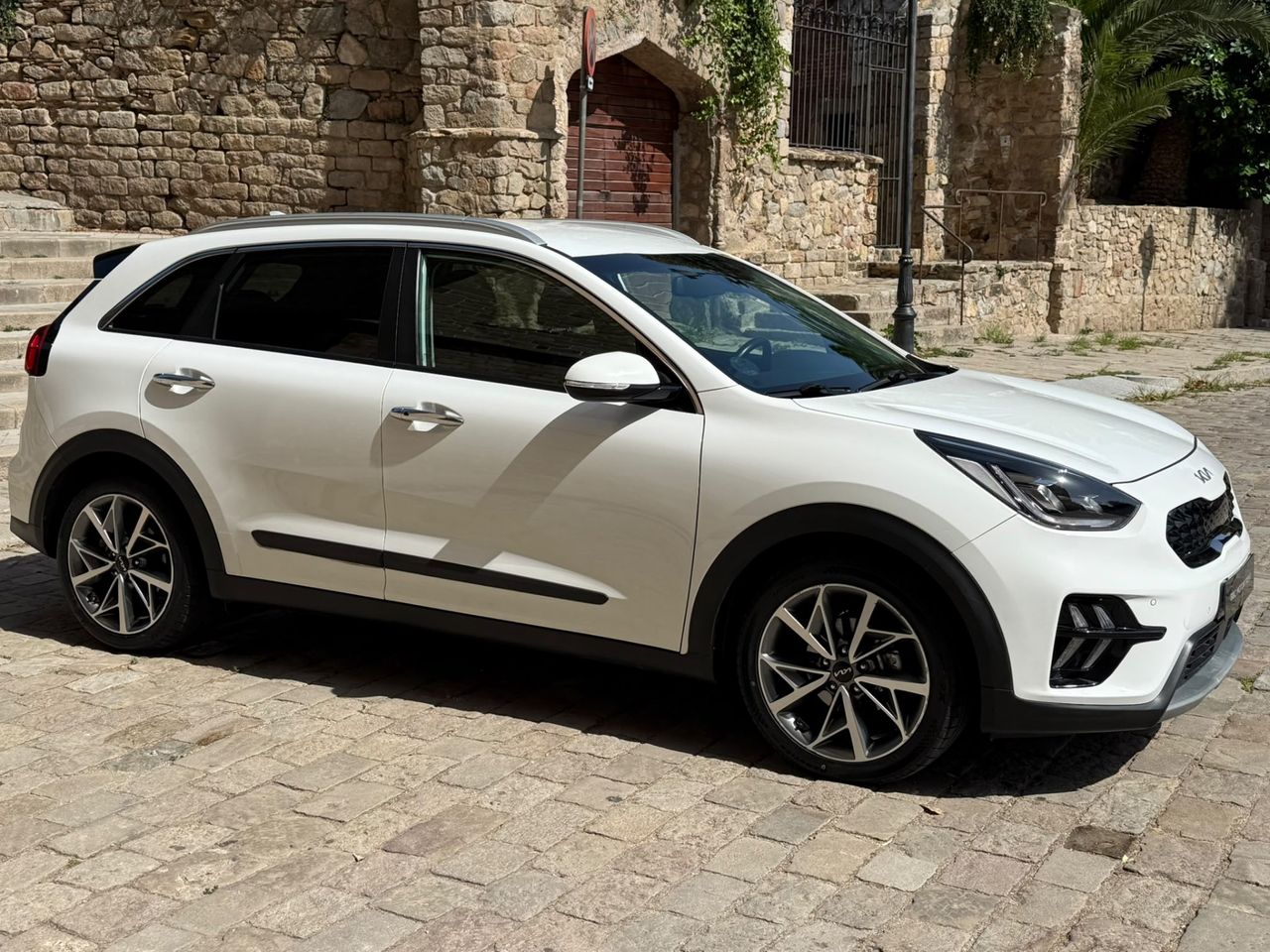 Kia Niro 1.6 GDi HEV 141 CV Emotion 2022 de segunda mano en Barcelona