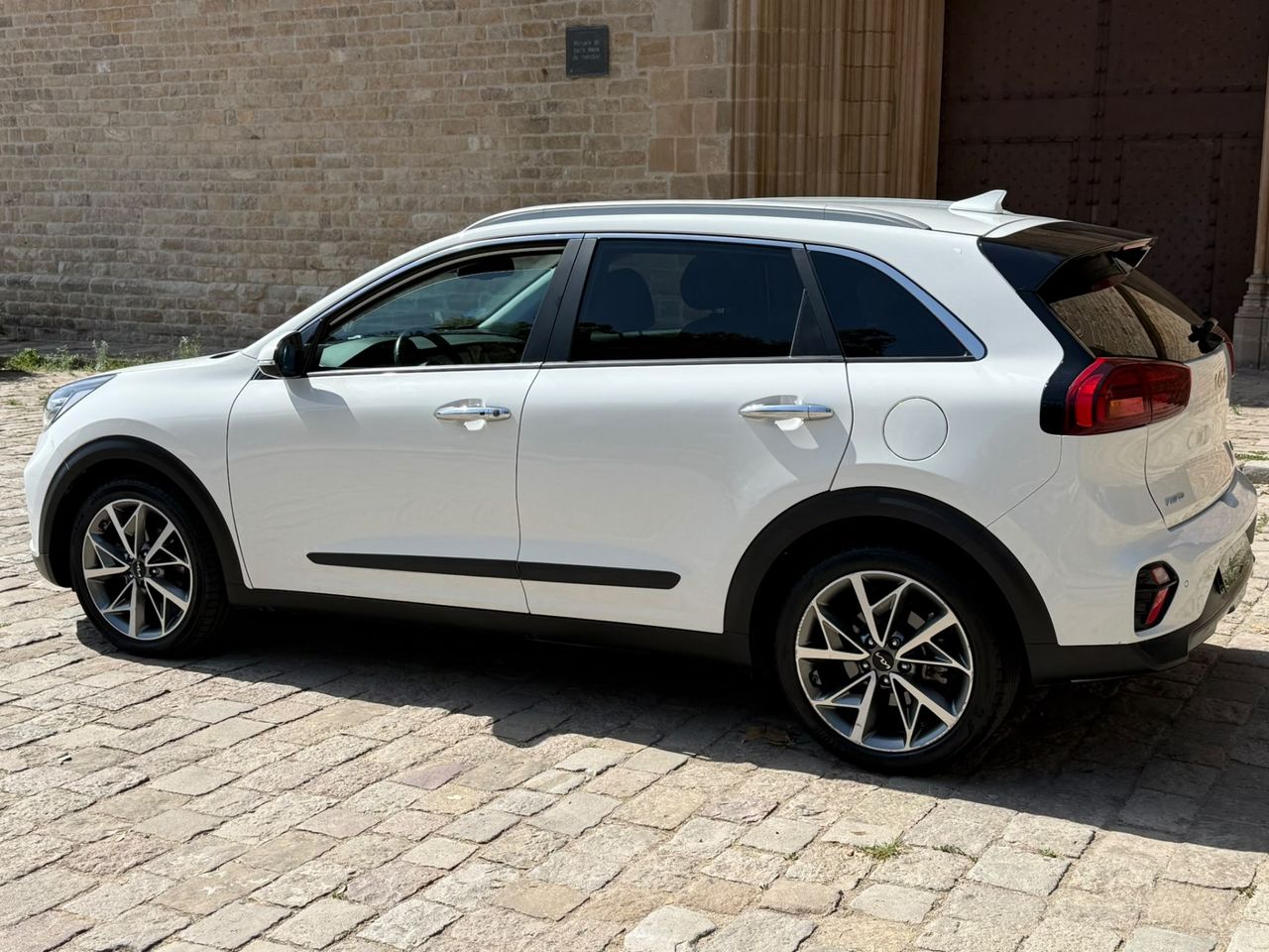 Kia Niro 1.6 GDi HEV 141 CV Emotion 2022 de segunda mano en Barcelona