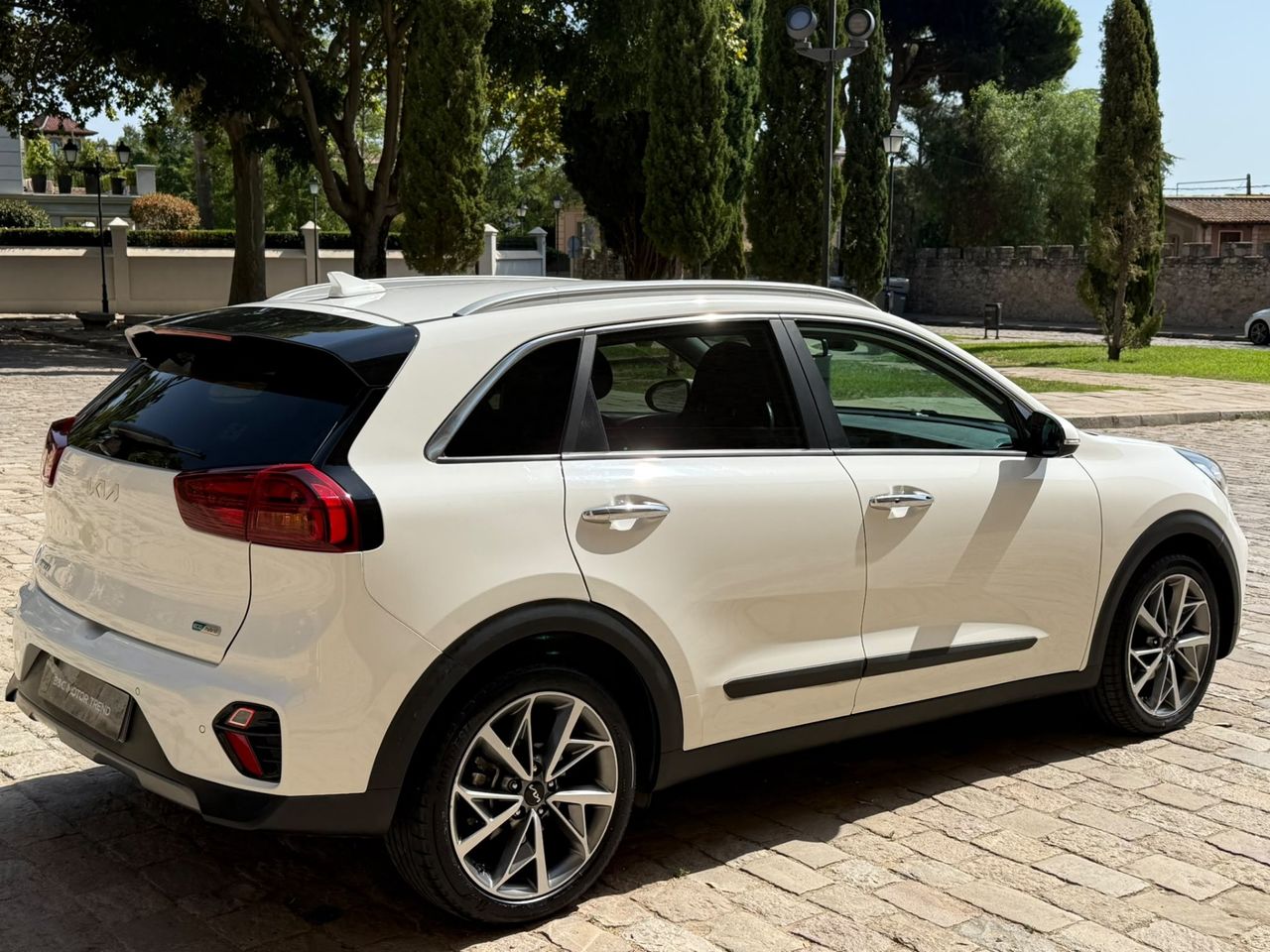 Kia Niro 1.6 GDi HEV 141 CV Emotion 2022 de segunda mano en Barcelona
