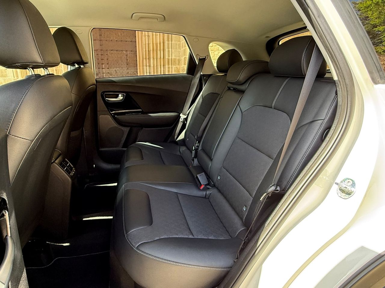 Kia Niro 1.6 GDi HEV 141 CV Emotion 2022 de segunda mano en Barcelona