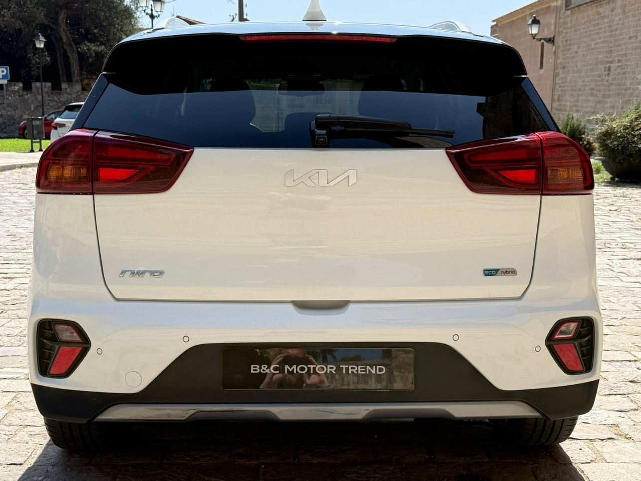 Kia Niro 1.6 GDi HEV 141 CV Emotion 2022 de segunda mano en Barcelona