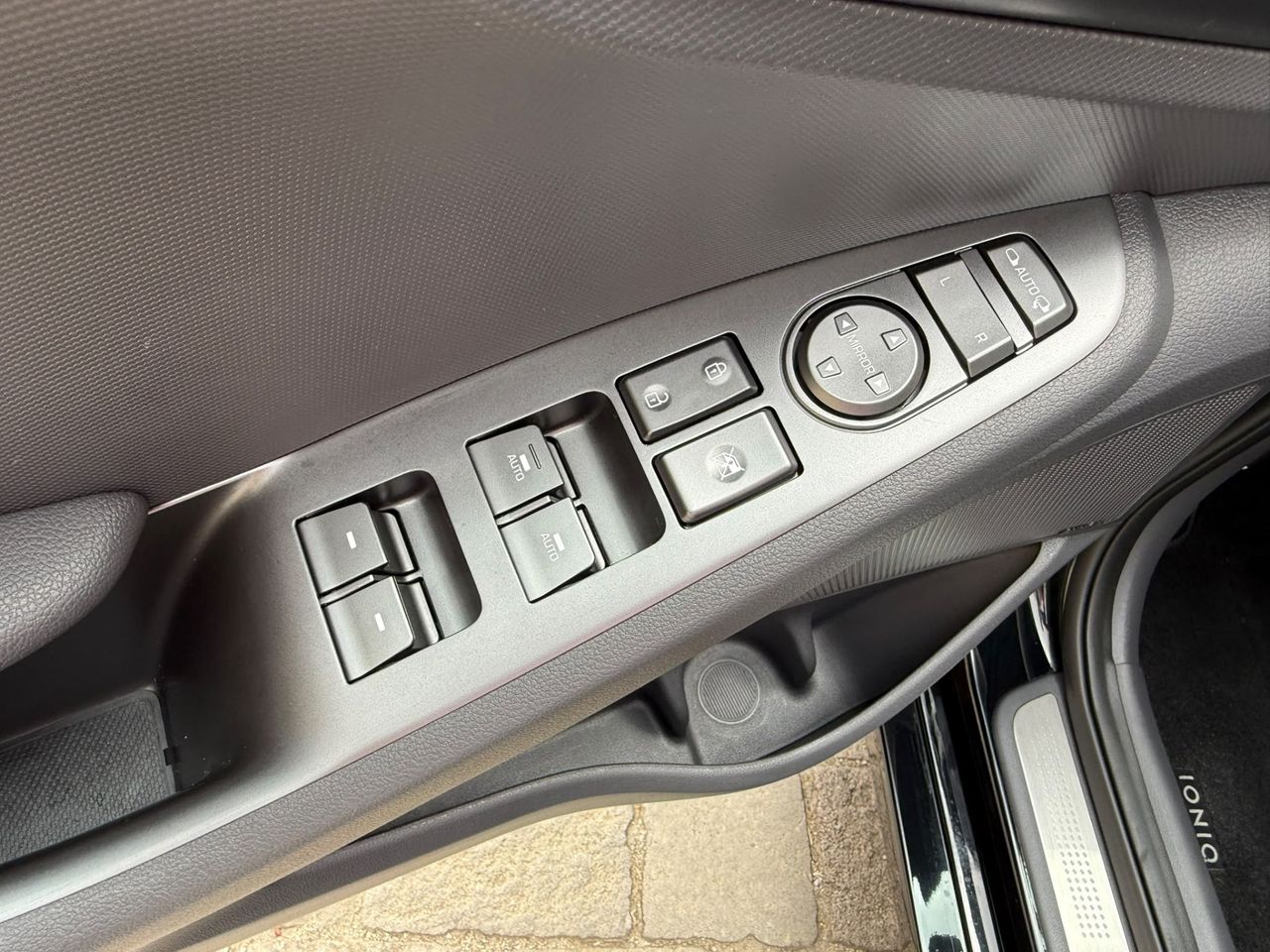 Hyundai IONIQ Híbrido 1.6 GDI 104 kW 2022 de segunda mano en Barcelona